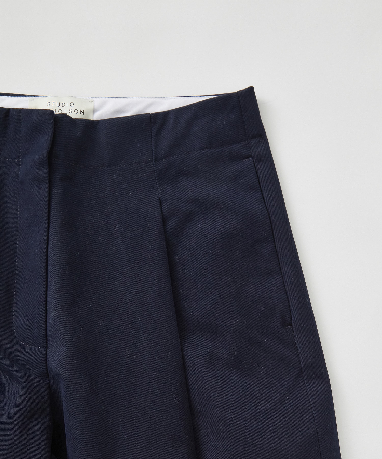 【LOISIR】＜STUDIO NICHOLSON＞「DORDONI」 TWILL COTTON PLEATS PANTS 詳細画像 クリーム 22
