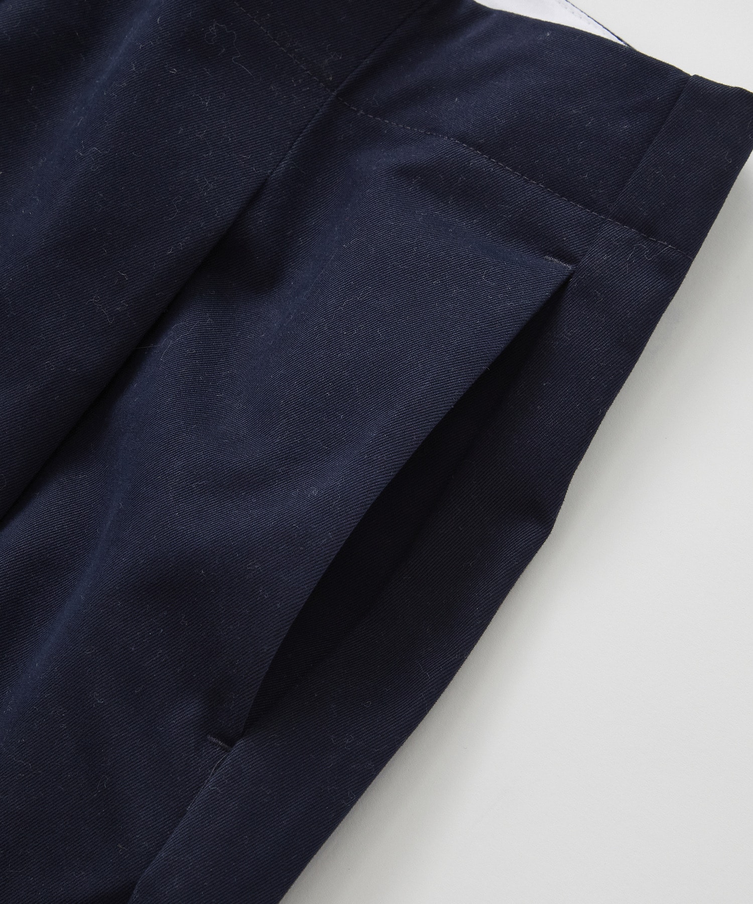 【LOISIR】＜STUDIO NICHOLSON＞「DORDONI」 TWILL COTTON PLEATS PANTS 詳細画像 クリーム 23