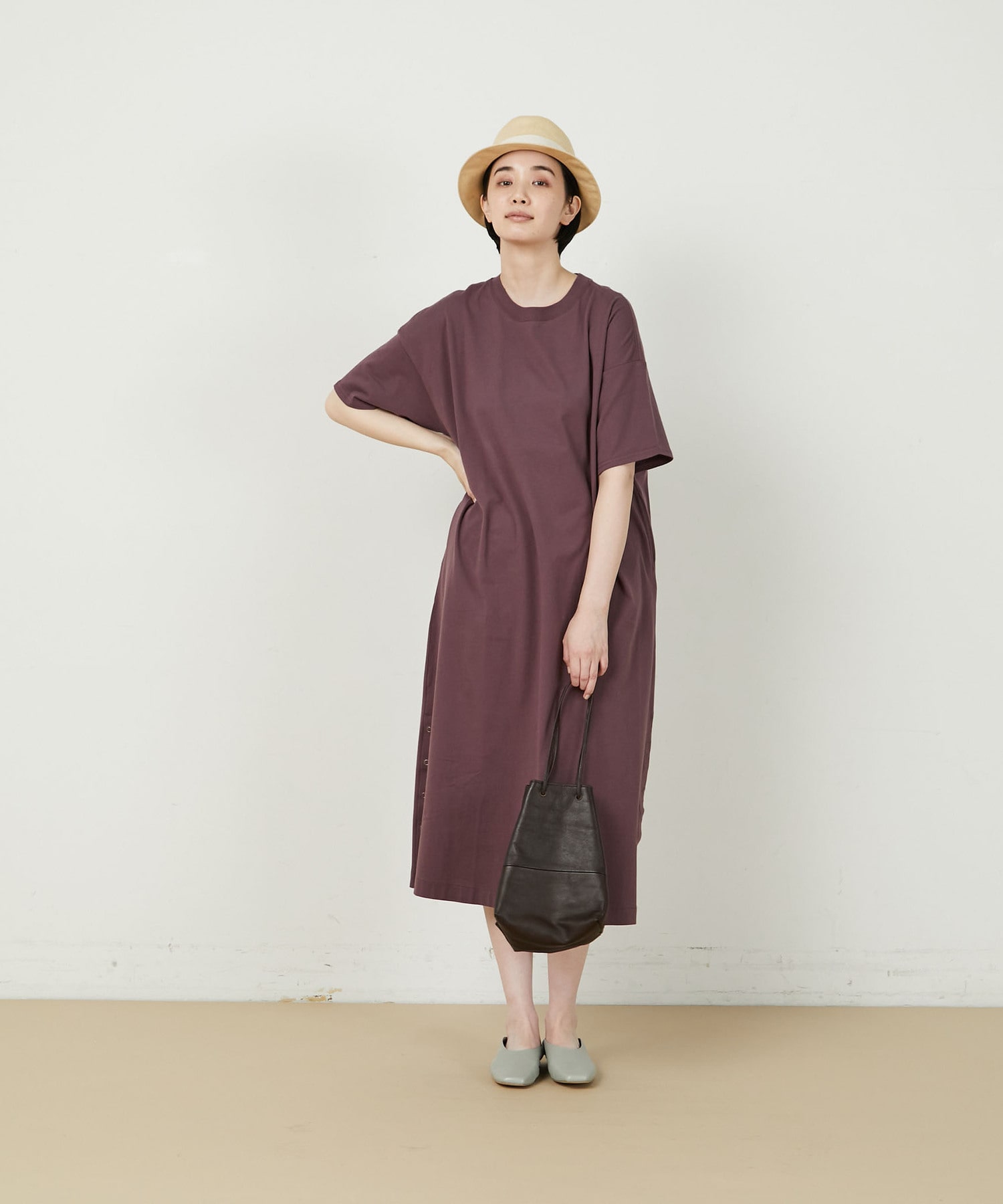 In Red 8月号掲載商品 ロングｔシャツワンピース Bigi Online Store ビギ オンラインストア