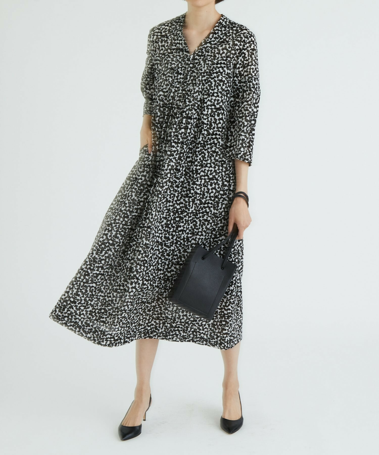 スタンプフラワープリントワンピース Bigi Online Store ビギ オンラインストア