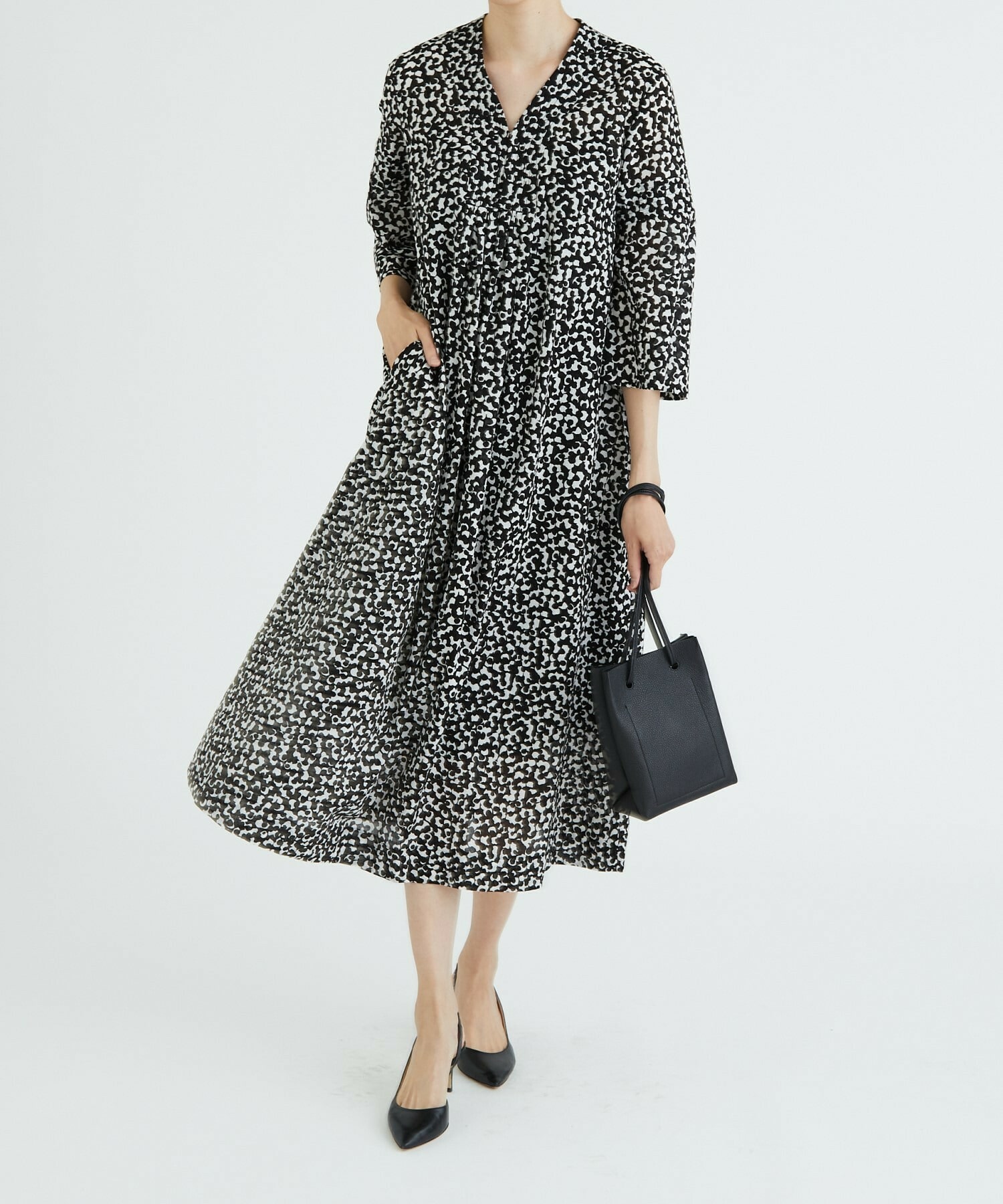 スタンプフラワープリントワンピース Bigi Online Store ビギ オンラインストア