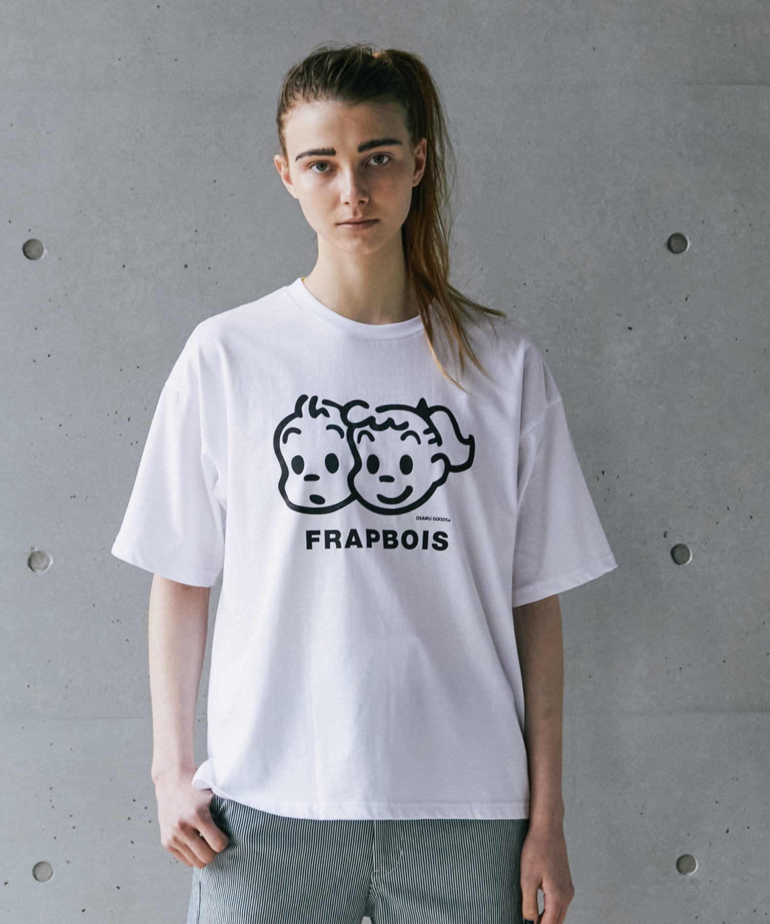 【FRAPBOIS】｜2BUY10%OFF対象｜FRAPBOIS×OSAMU GOODS Tシャツ 詳細画像 ホワイト 1