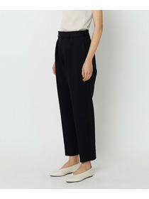【yoshie inaba】RECYCLE NYLON DOUBLE PLEATED TAPERED  PANTS 詳細画像 ブラック 2