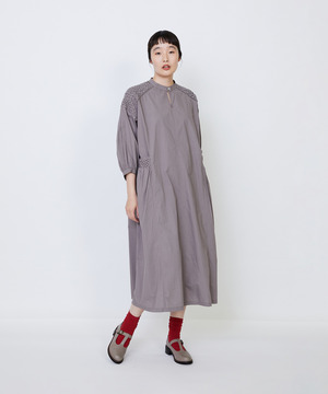 【LOISIR】｜2BUY10%OFF・3BUY20%OFF｜【9月ベストセラーブランド内1位】インドコットンポプリンハンドスモッキングワンピース 詳細画像 モカ 1