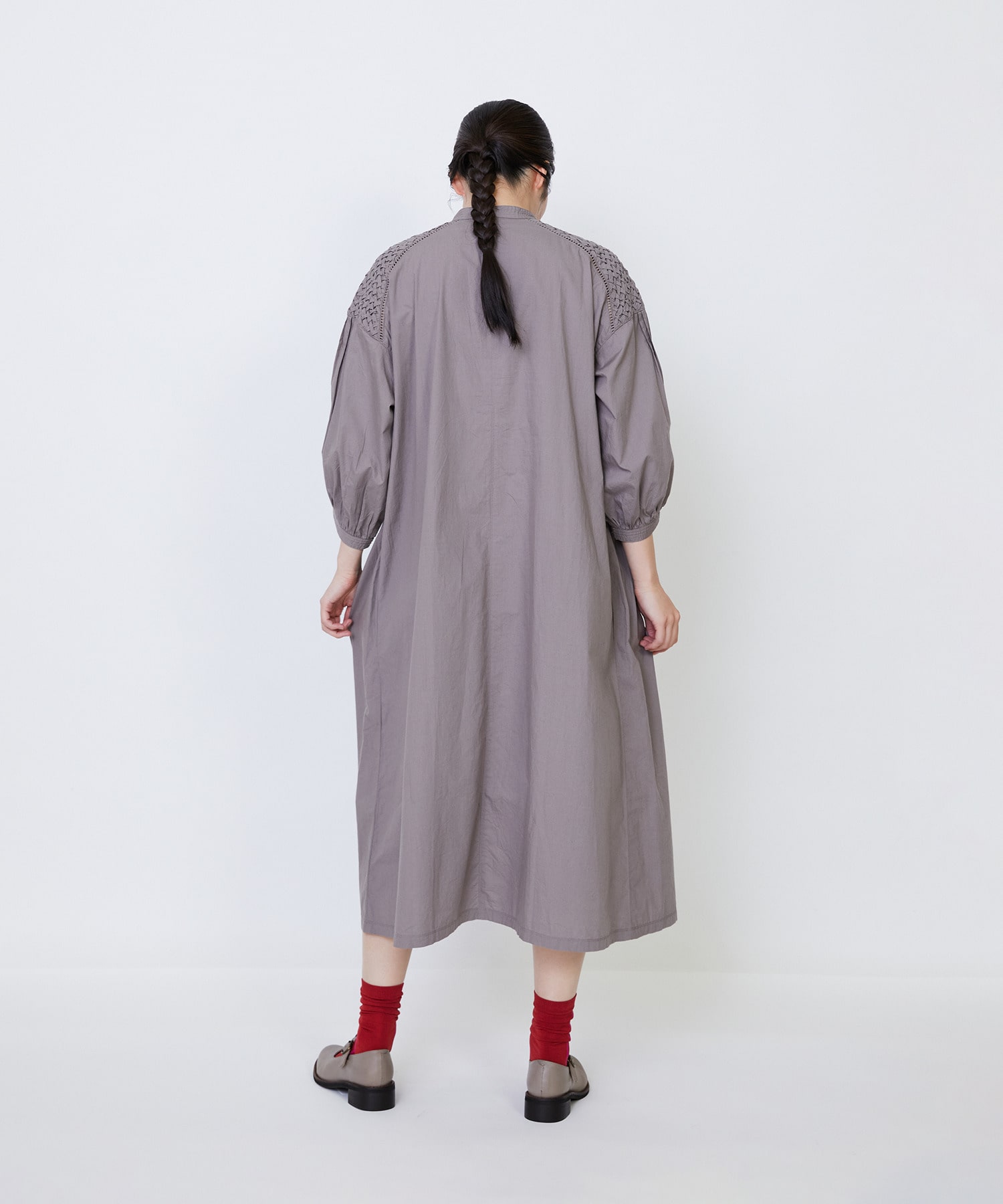 【LOISIR】｜2BUY10%OFF・3BUY20%OFF｜【9月ベストセラーブランド内1位】インドコットンポプリンハンドスモッキングワンピース 詳細画像 モカ 15