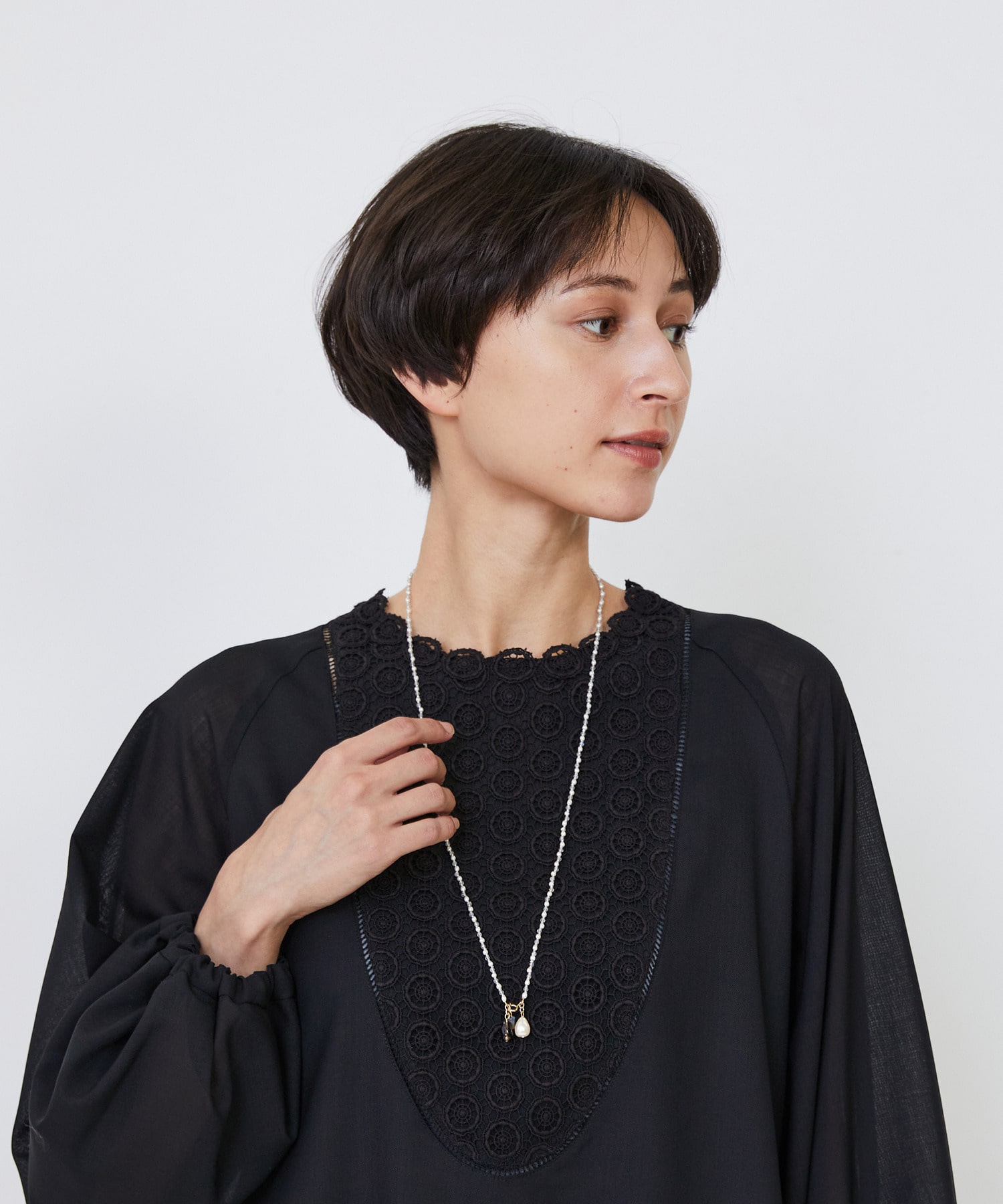 【LOISIR】バロックパール&times;天然石ラリエット風ネックレス 詳細画像 オフホワイト 5