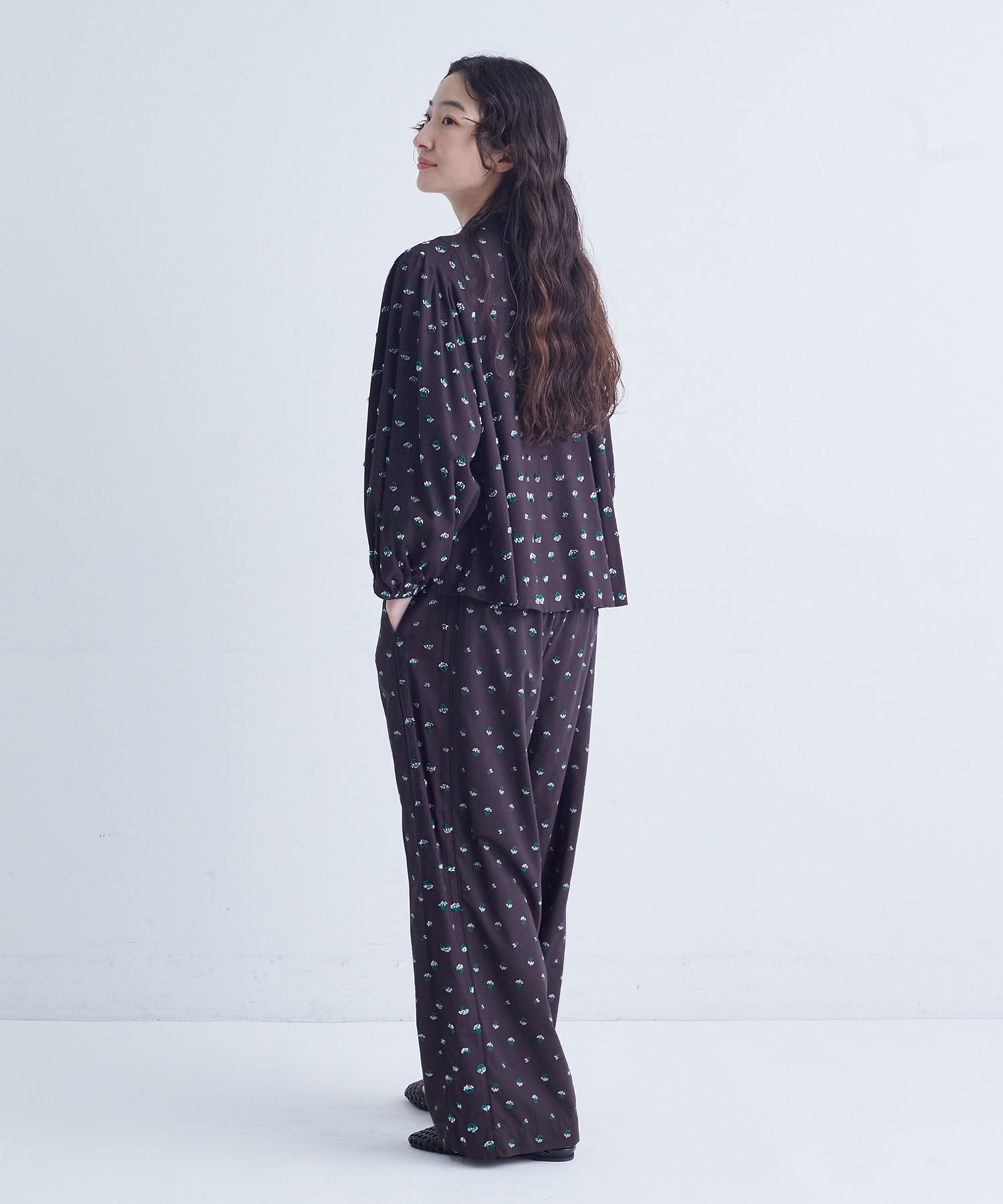 【congés payés】フラワージャカードブラウス 詳細画像 グレー系その他 11