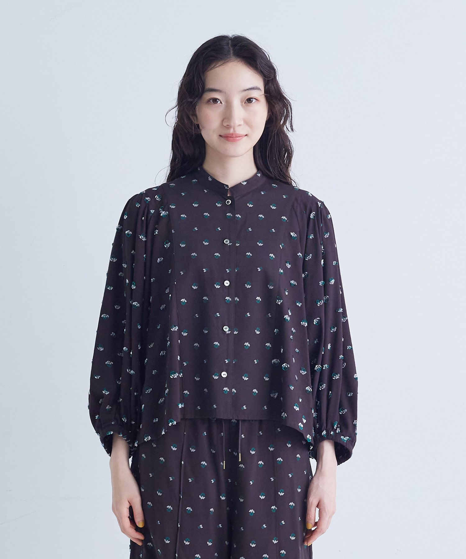 【congés payés】フラワージャカードブラウス 詳細画像 グレー系その他 13