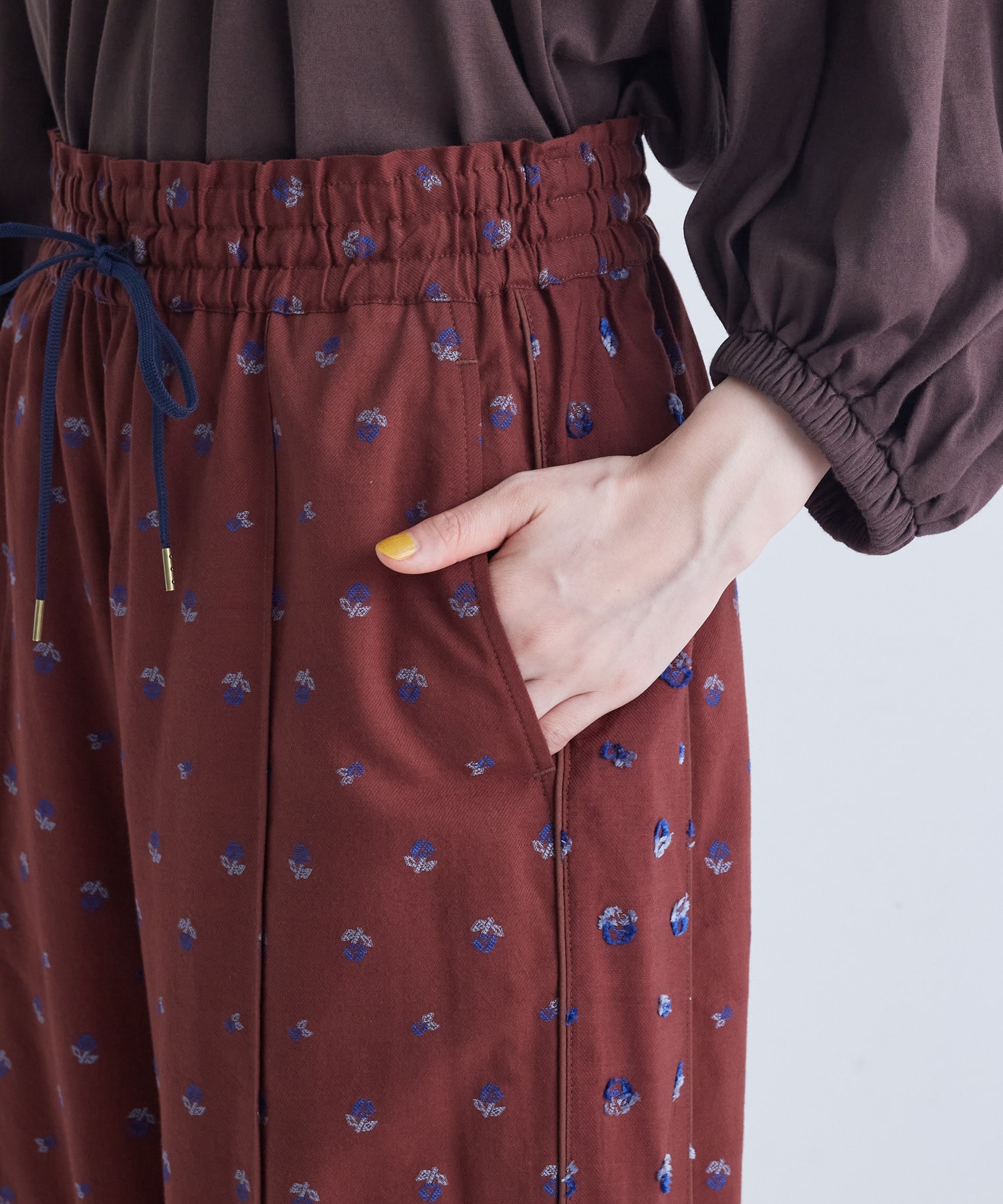 【congés payés】フラワーカットジャカードパンツ 詳細画像 グレー系その他 10