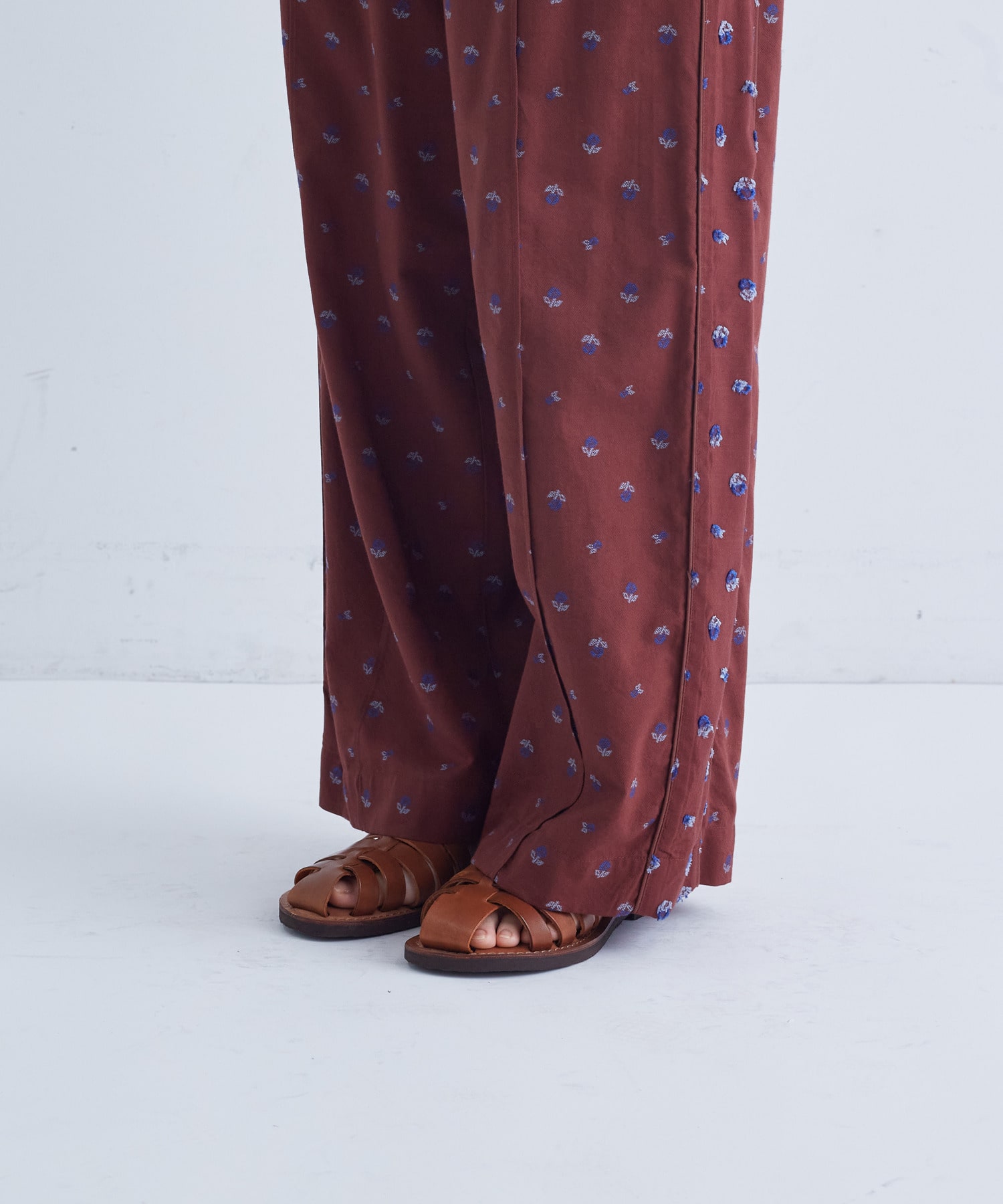 【congés payés】フラワーカットジャカードパンツ 詳細画像 グレー系その他 11