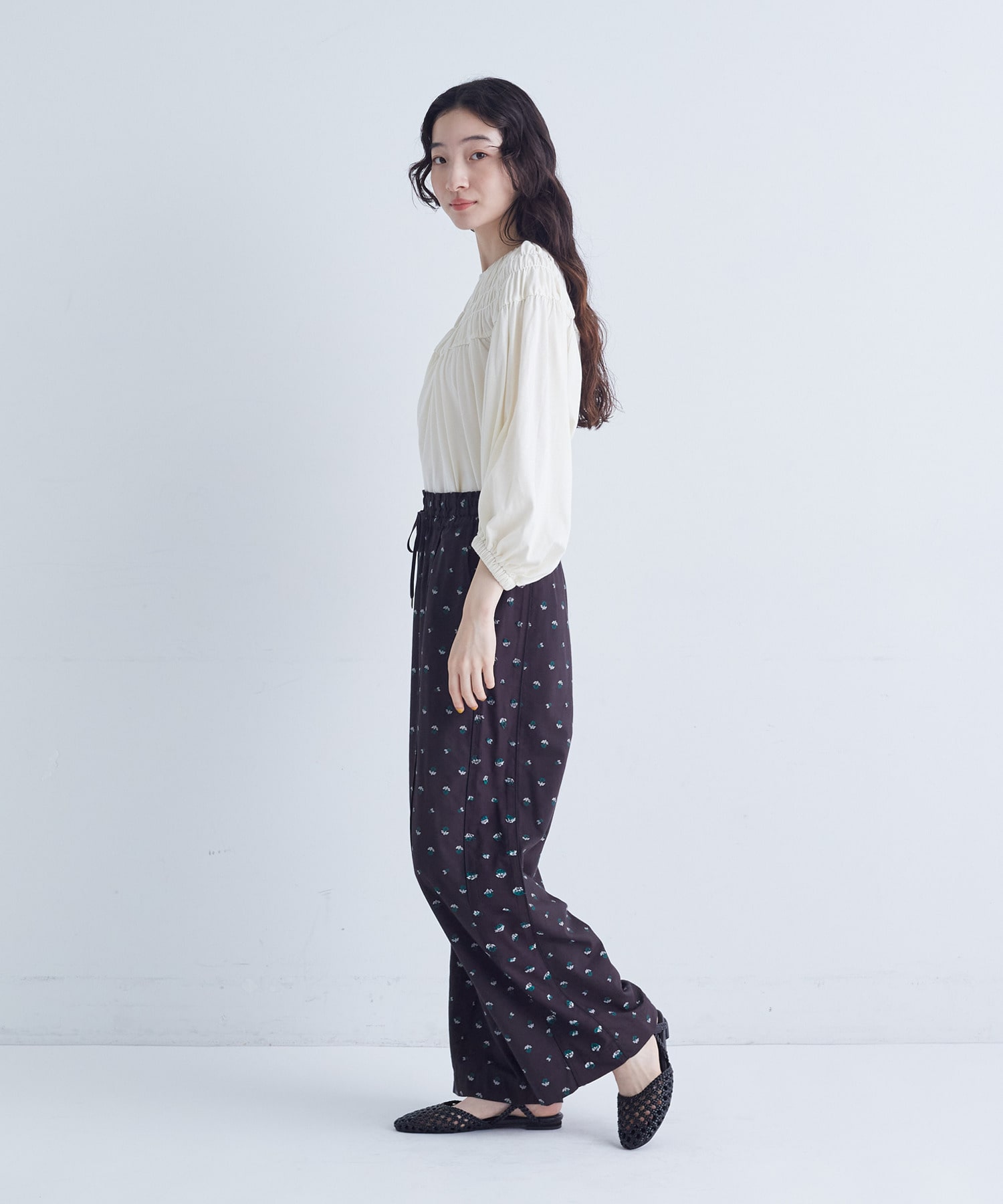 【congés payés】フラワーカットジャカードパンツ 詳細画像 グレー系その他 17