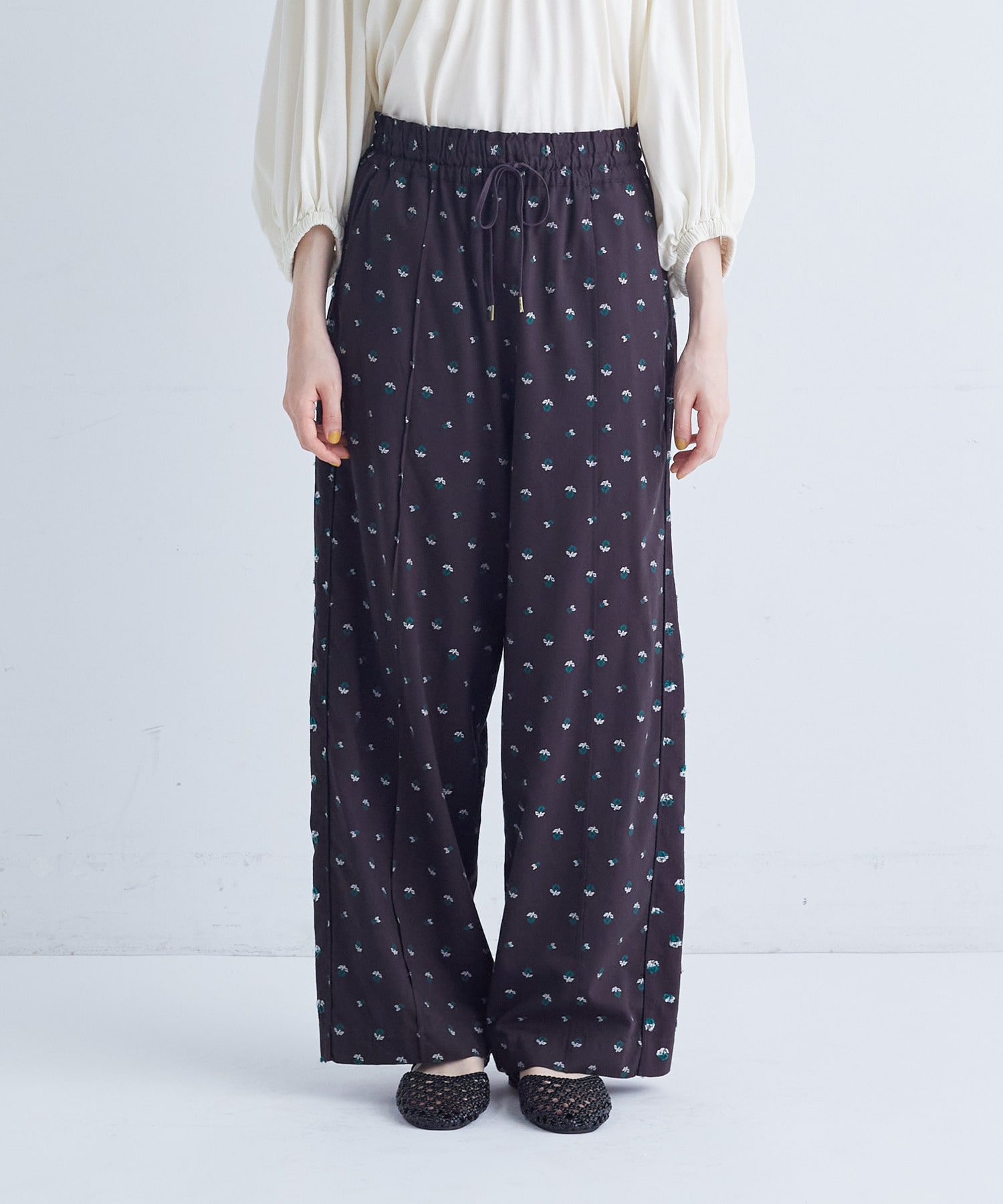 【congés payés】フラワーカットジャカードパンツ 詳細画像 グレー系その他 19