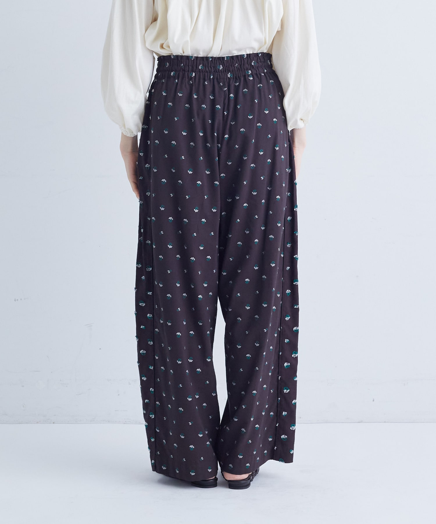 【congés payés】フラワーカットジャカードパンツ 詳細画像 グレー系その他 21