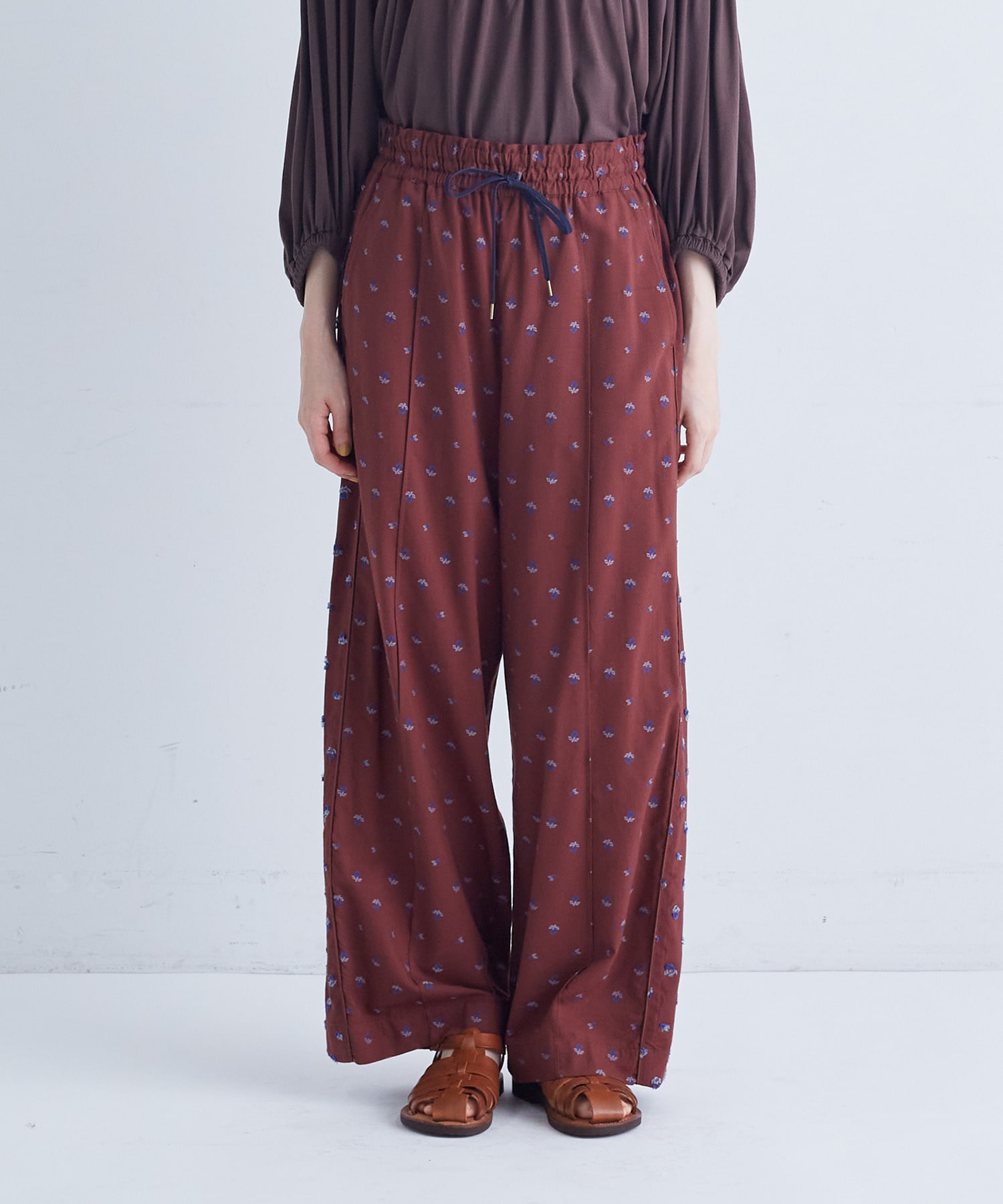 【congés payés】フラワーカットジャカードパンツ 詳細画像 グレー系その他 5