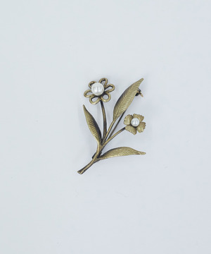 【ADIEU TRISTESSE】｜2BUY10%OFF・3BUY20%OFF｜ペアフラワーブローチ 詳細画像 オフホワイト 1