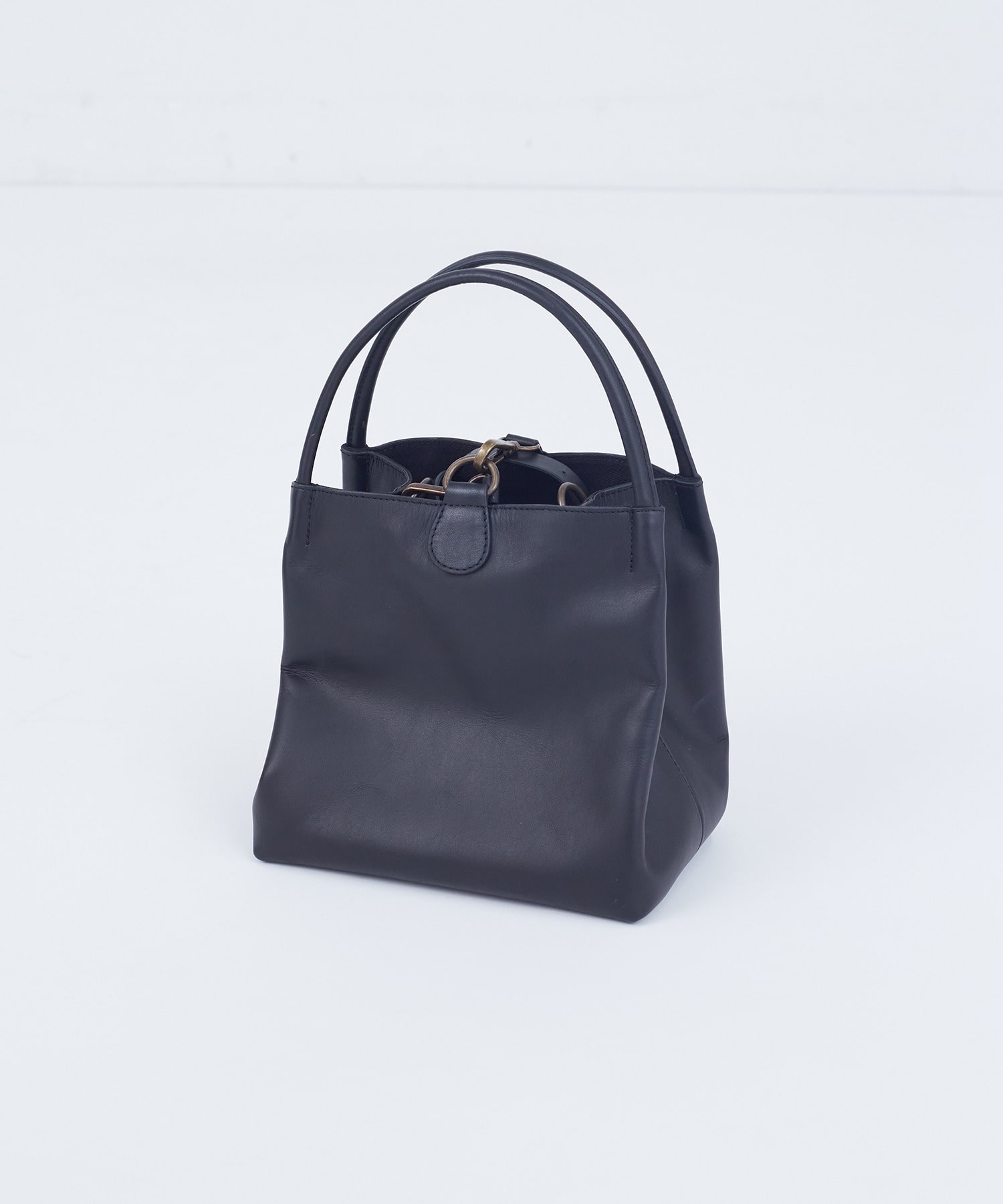 【ADIEU TRISTESSE】ショルダーストラップ付きスクエアバック 詳細画像 ブラック 1