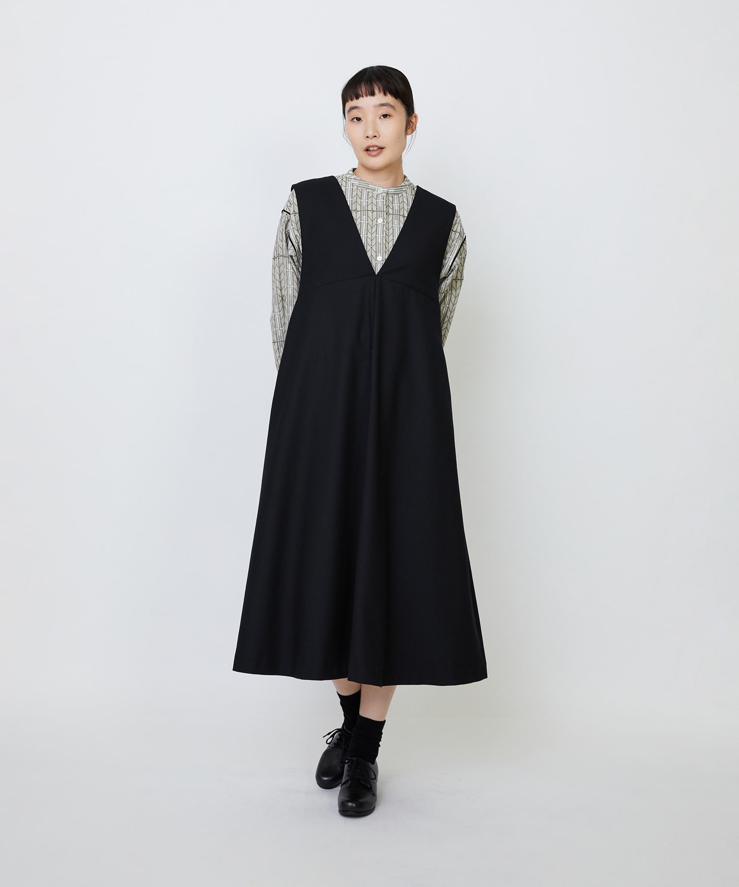 【LOISIR】【10月お気に入り登録ブランド内5位】Vネックジャンパースカート 詳細画像 ブラック 2