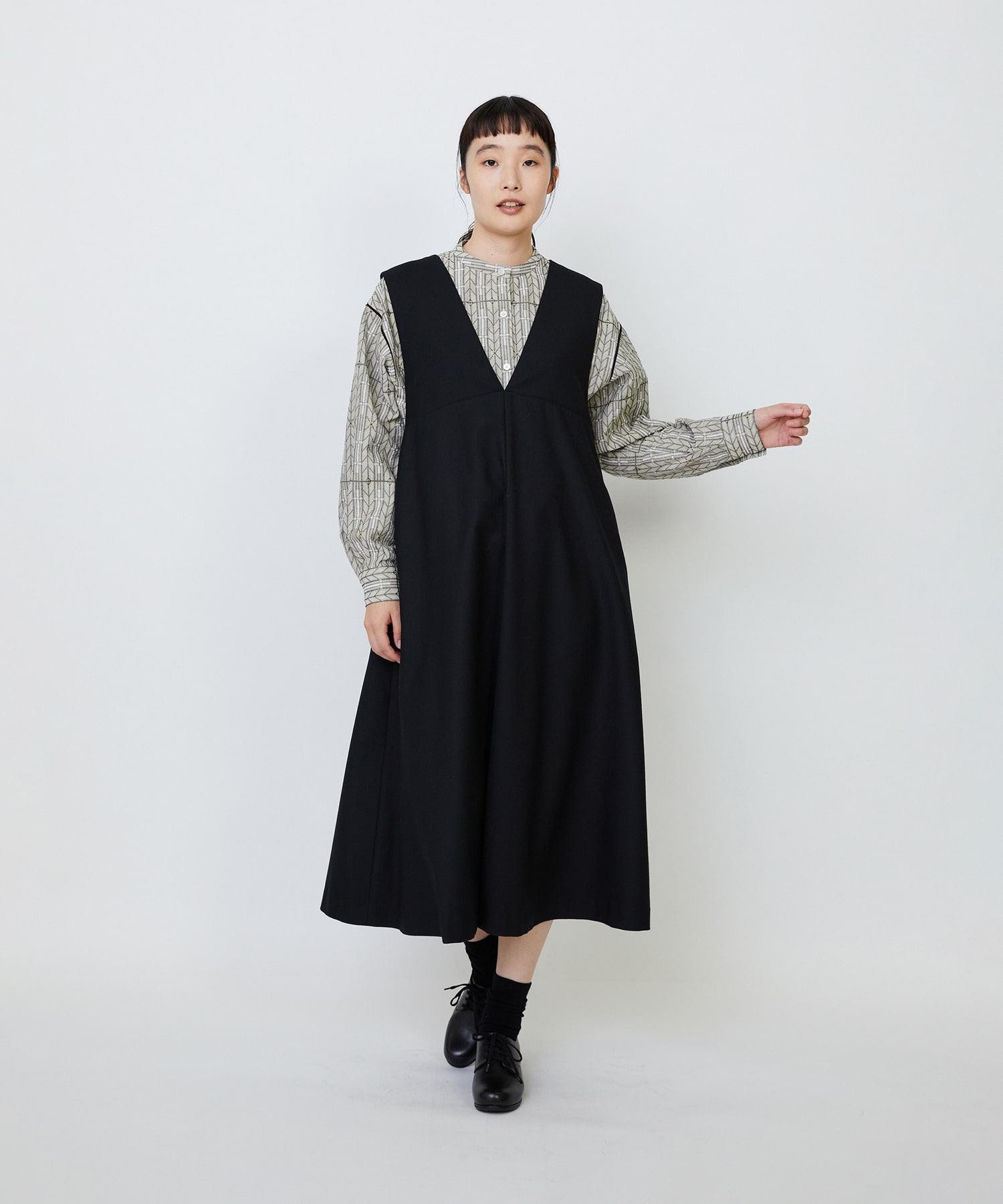 【LOISIR】【10月お気に入り登録ブランド内5位】Vネックジャンパースカート 詳細画像 ブラック 3