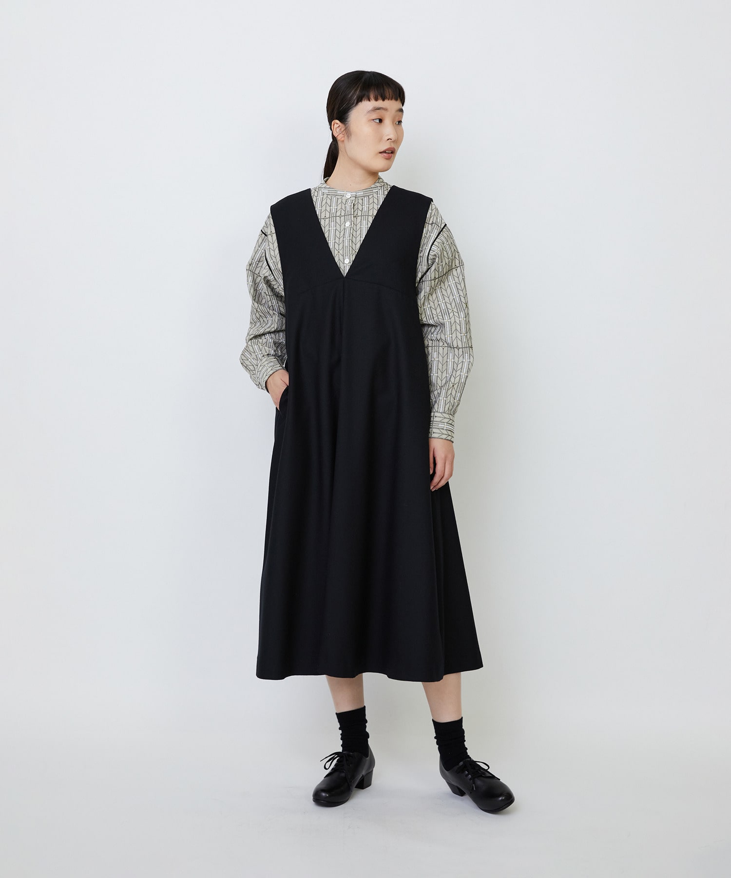 【LOISIR】【10月お気に入り登録ブランド内5位】Vネックジャンパースカート 詳細画像 ブラック 1