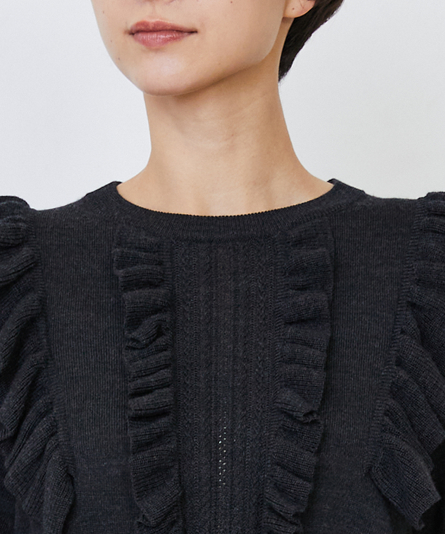 【LOISIR】｜2BUY10%OFF・3BUY20%OFF｜ウール梳毛天竺フリルプルオーバー 詳細画像 チャコールグレー 23