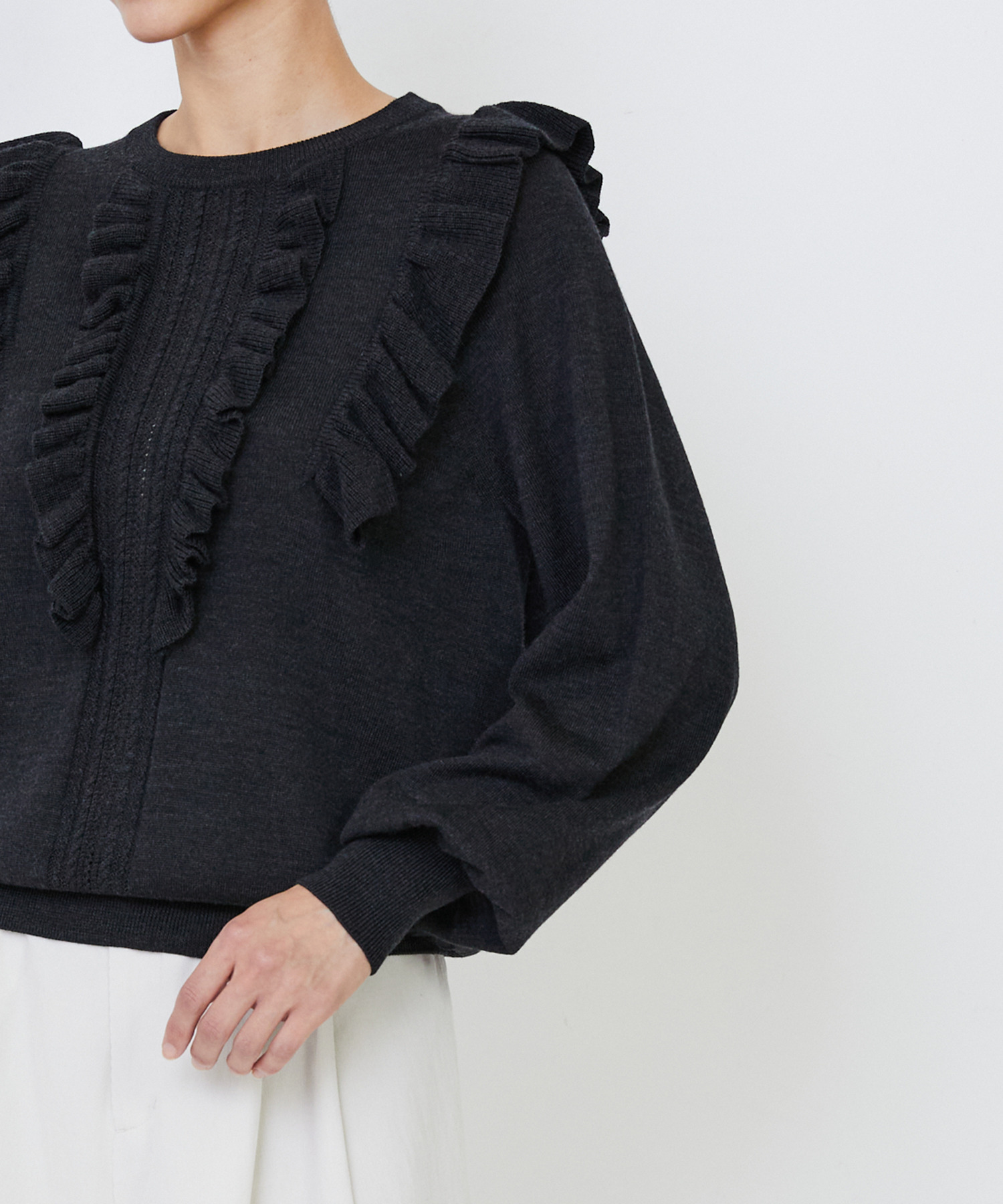 【LOISIR】｜2BUY10%OFF・3BUY20%OFF｜ウール梳毛天竺フリルプルオーバー 詳細画像 チャコールグレー 25