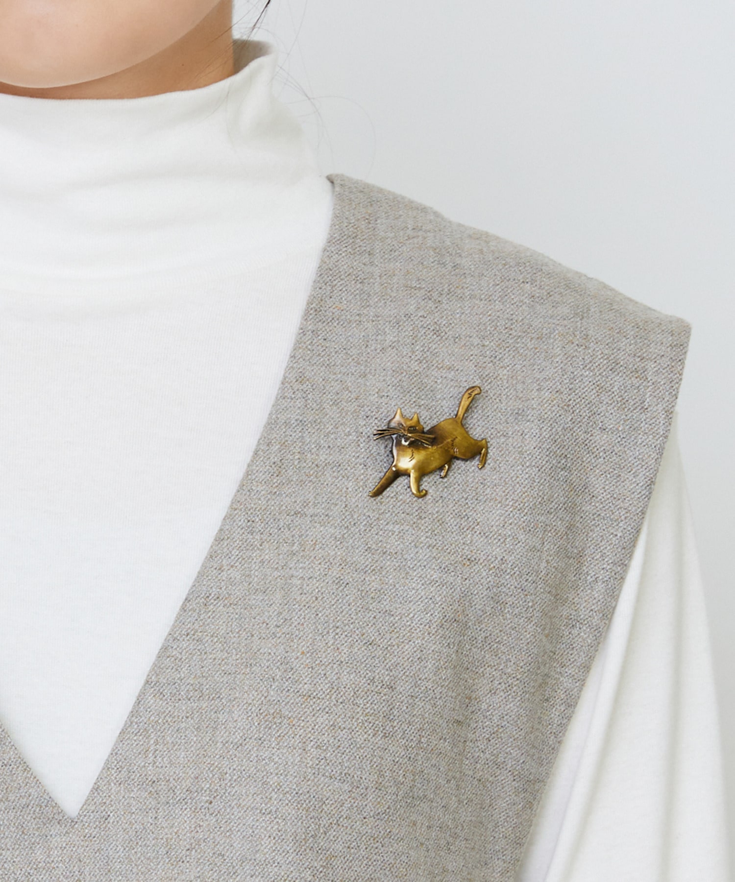 【LOISIR】【アーティストコラボ】LOISIR&times;TORANEKOBONBON BLACK NEKO 飛び出しネコブローチ 詳細画像 ゴールド 2