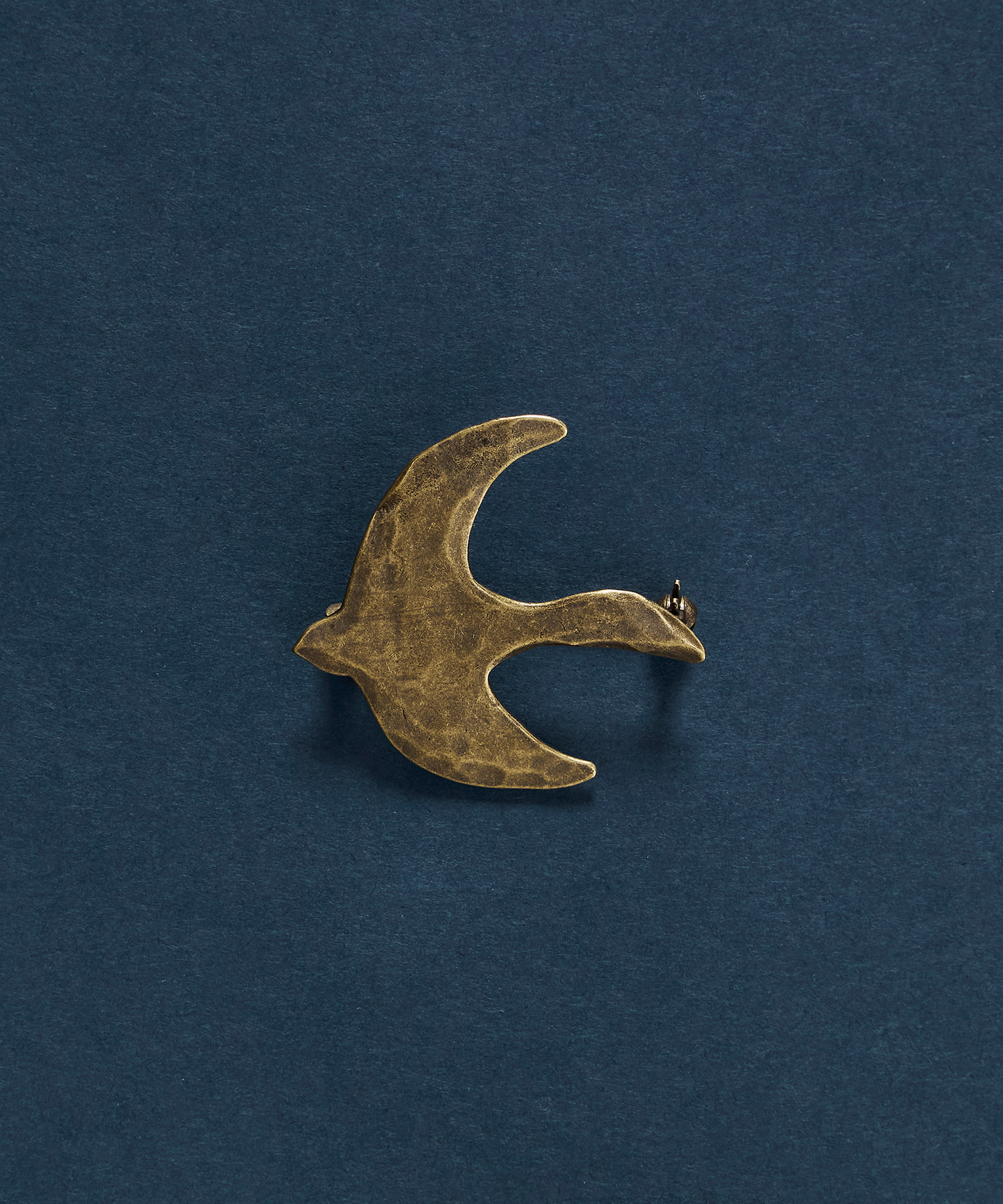 【LOISIR】【クリスマスマルシェ対象】たたき風テクニックバードブローチ 詳細画像 ゴールド 1