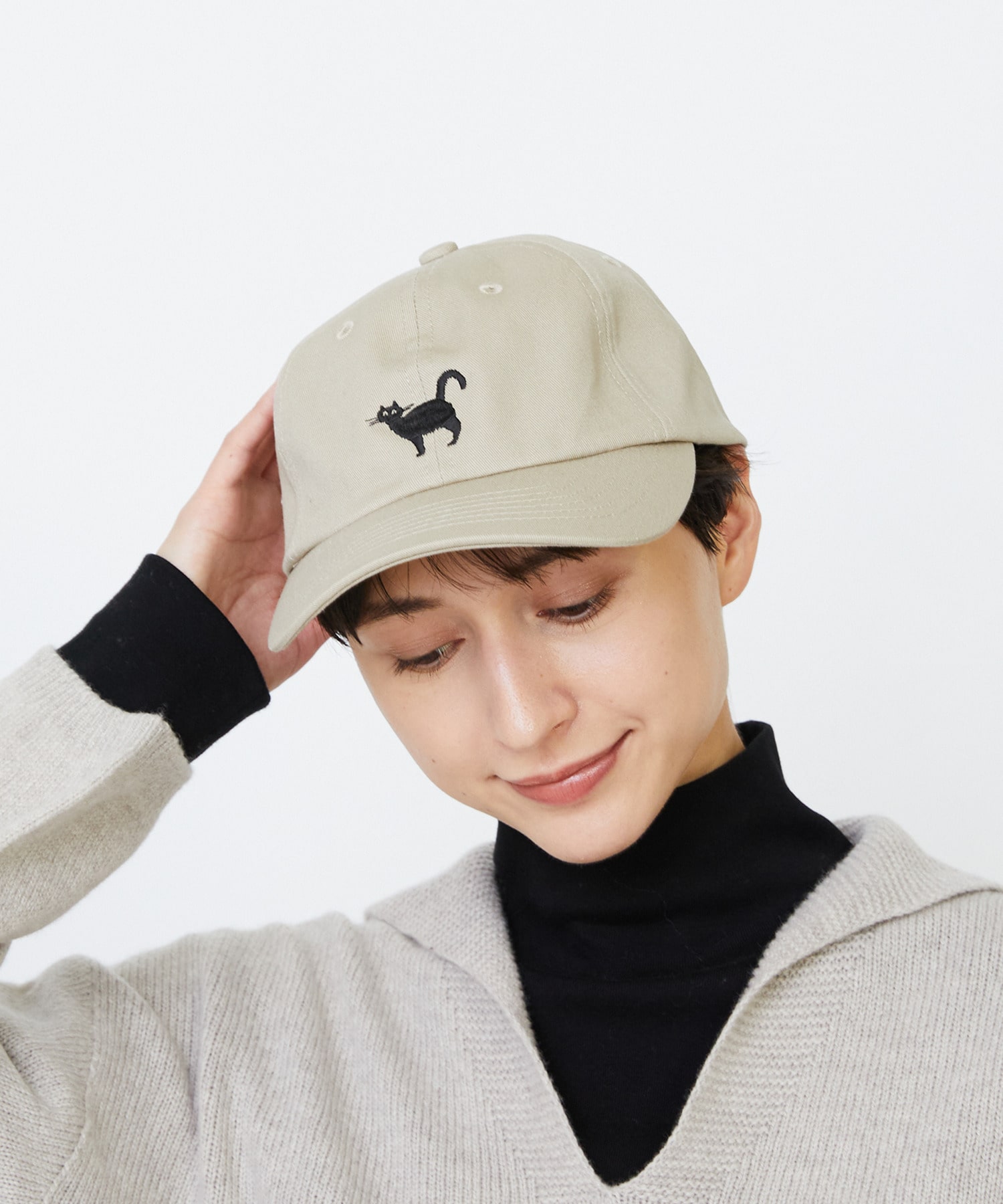 【LOISIR】【EC限定・アーティストコラボ】LOISIR×TORANEKOBONBON BLACK NEKO キャップ 詳細画像 オリーブ 2