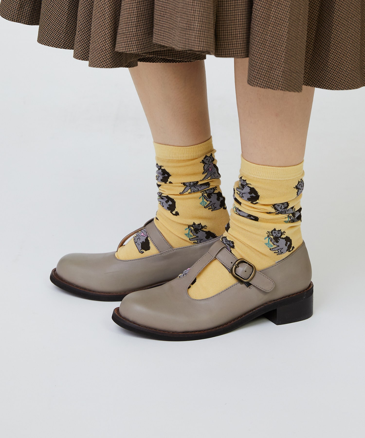 【LOISIR】【アーティストコラボ】LOISIR×TORANEKOBONBON 総柄ネコソックス 詳細画像 チャコール 2