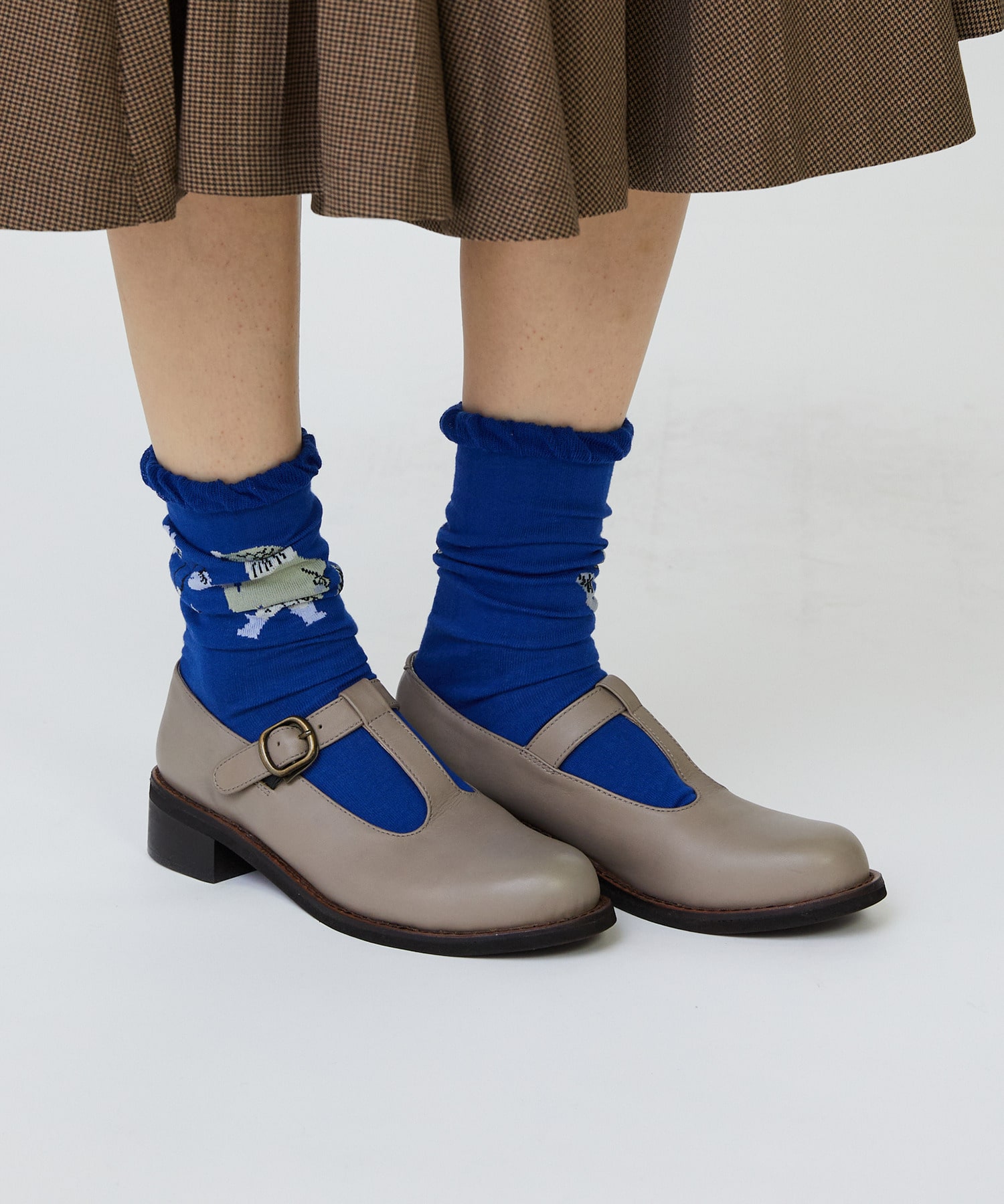 【LOISIR】｜2BUY10%OFF・3BUY20%OFF｜【アーティストコラボ】LOISIR×TORANEKOBONBON 戯れネコのソックス 詳細画像 ブルー 6