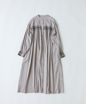 【congés payés】｜2BUY10%OFF・3BUY20%OFF｜スモッキングドビーワンピース 詳細画像 グレイッシュベージュ 1