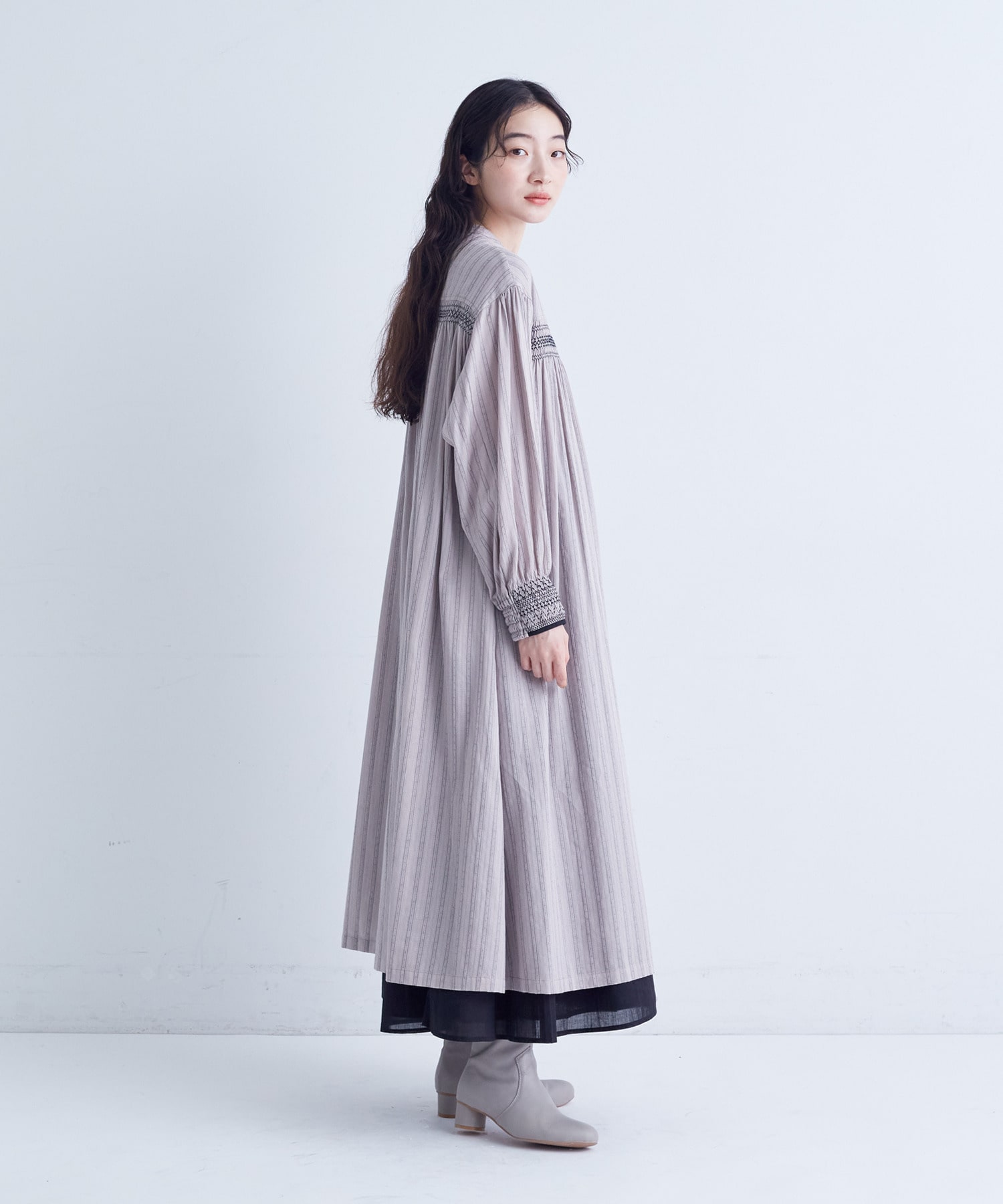 【congés payés】｜2BUY10%OFF・3BUY20%OFF｜スモッキングドビーワンピース 詳細画像 ブラック 4