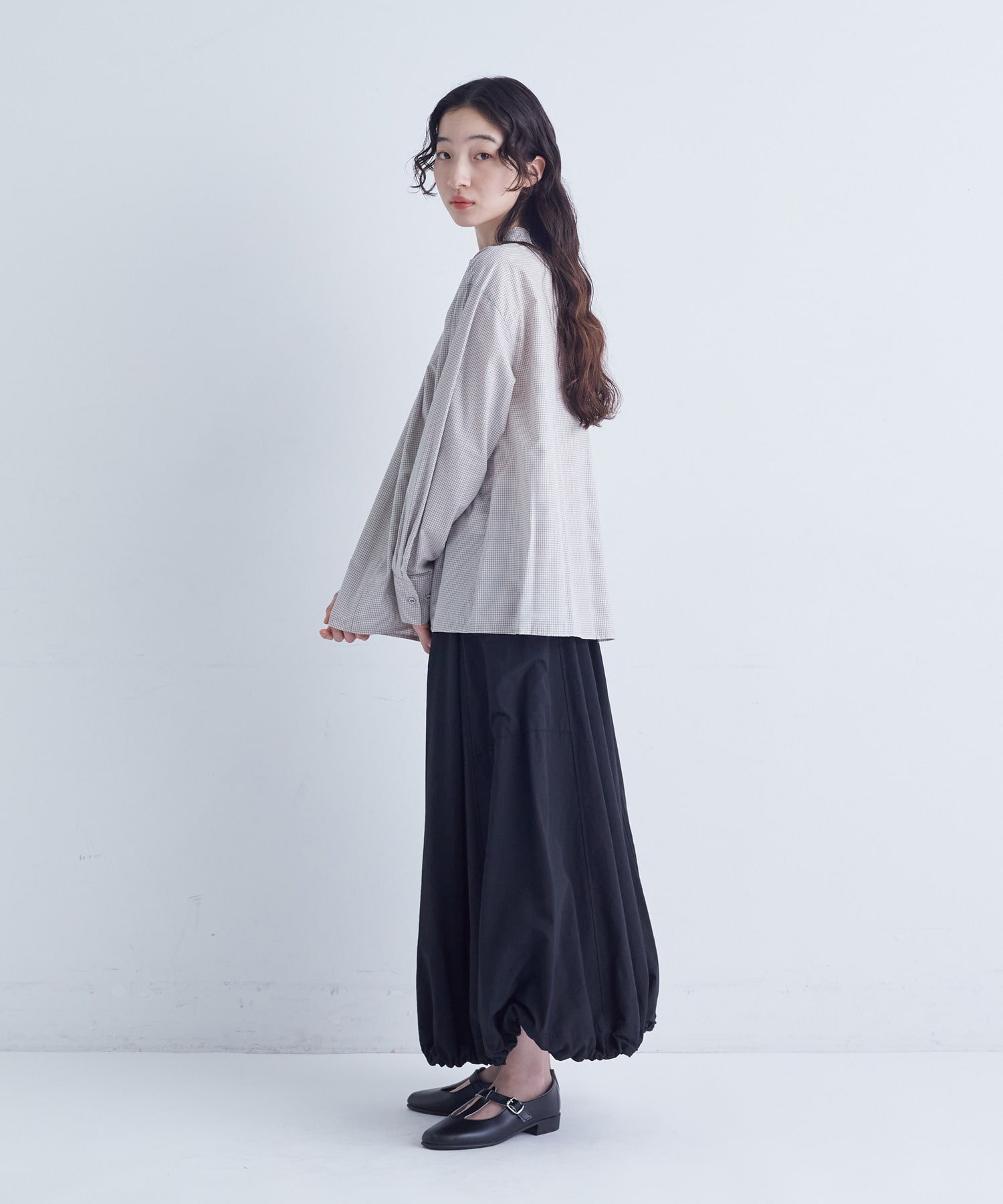 【congés payés】｜2BUY10%OFF・3BUY20%OFF｜◆タックフリルブラウス 詳細画像 チャコールグレー 2