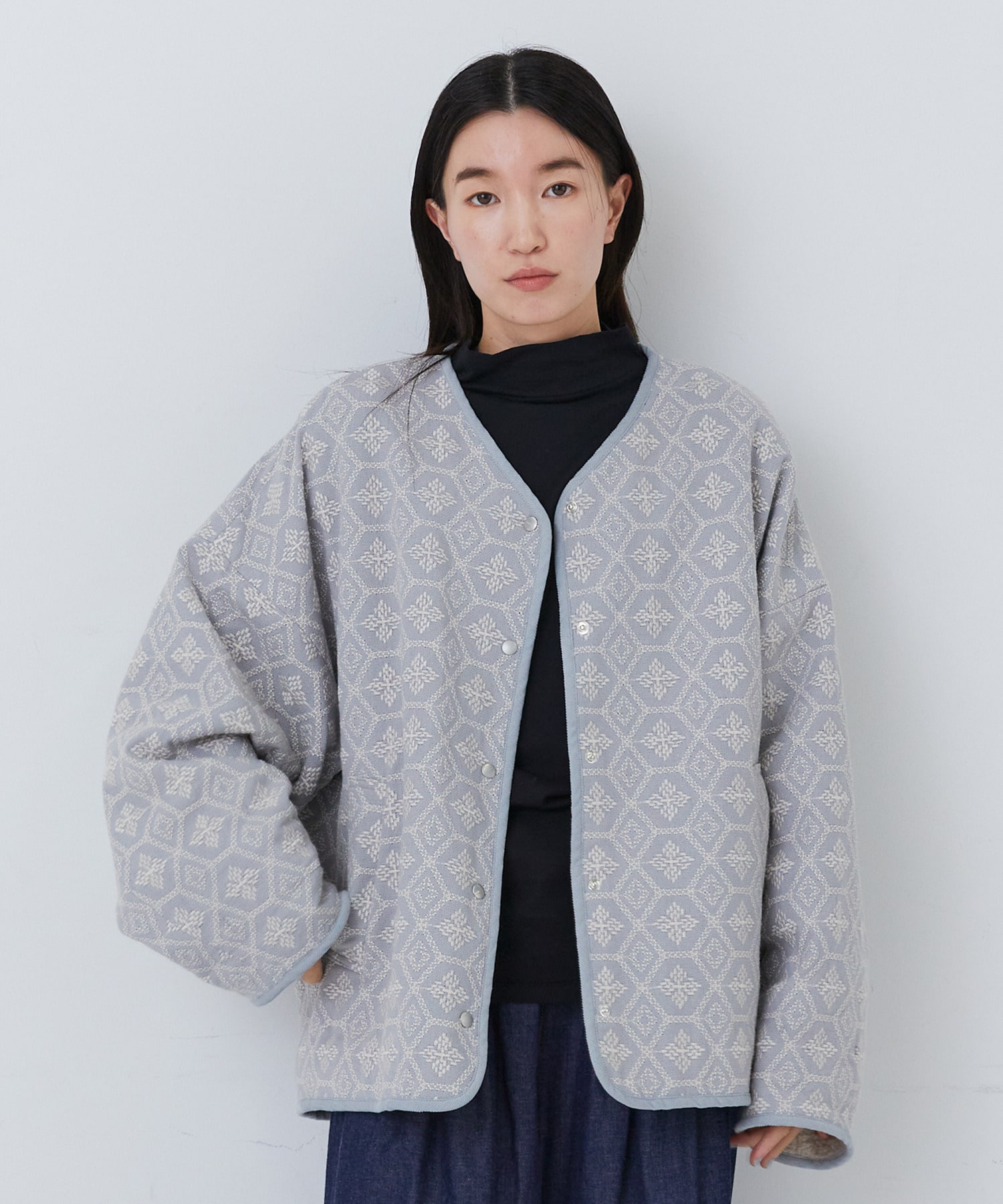 【congés payés】｜2BUY10%OFF・3BUY20%OFF｜【11月お気に入り登録ブランド内3位】フォークロア刺繍ショートジャケット 詳細画像 チャコールグレー 4