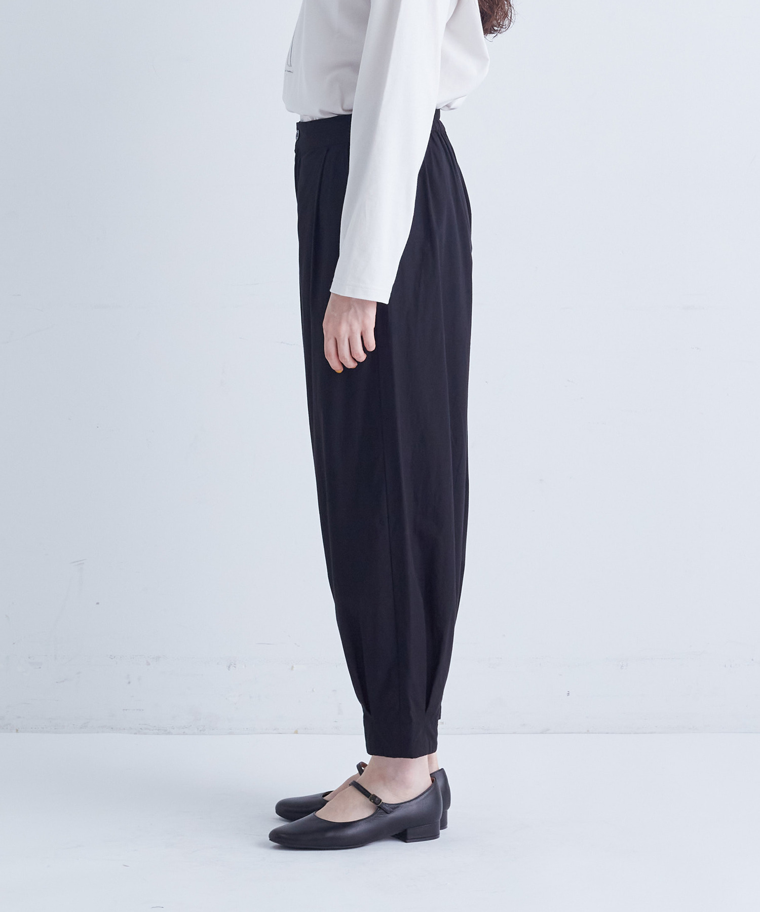 【congés payés】裾タックイージーパンツ 詳細画像 チャコールグレー 21