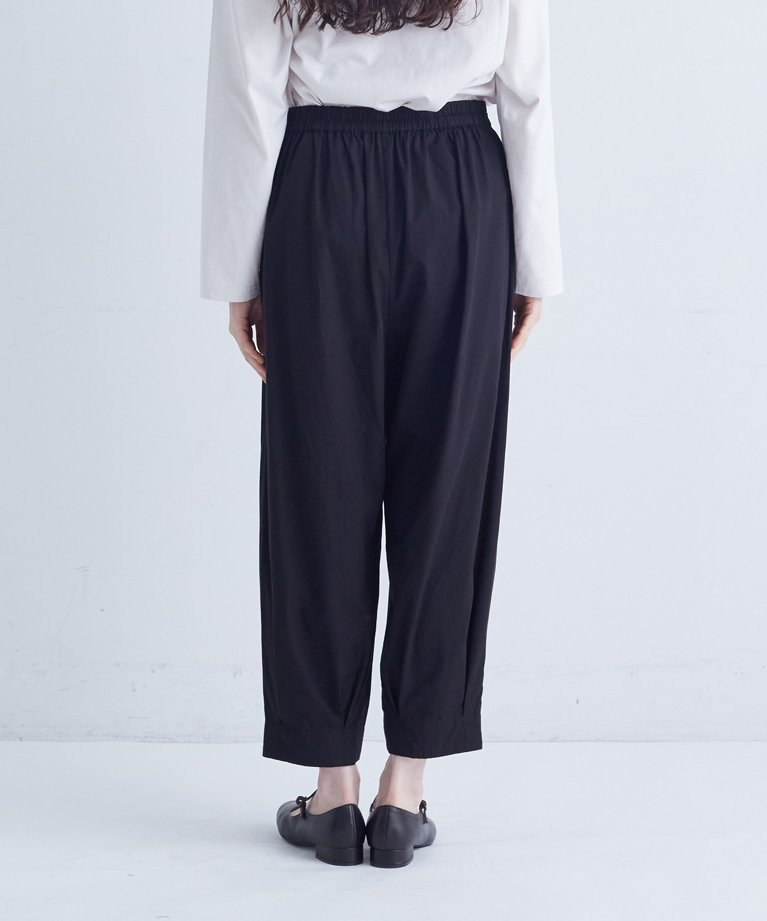 【congés payés】裾タックイージーパンツ 詳細画像 チャコールグレー 22