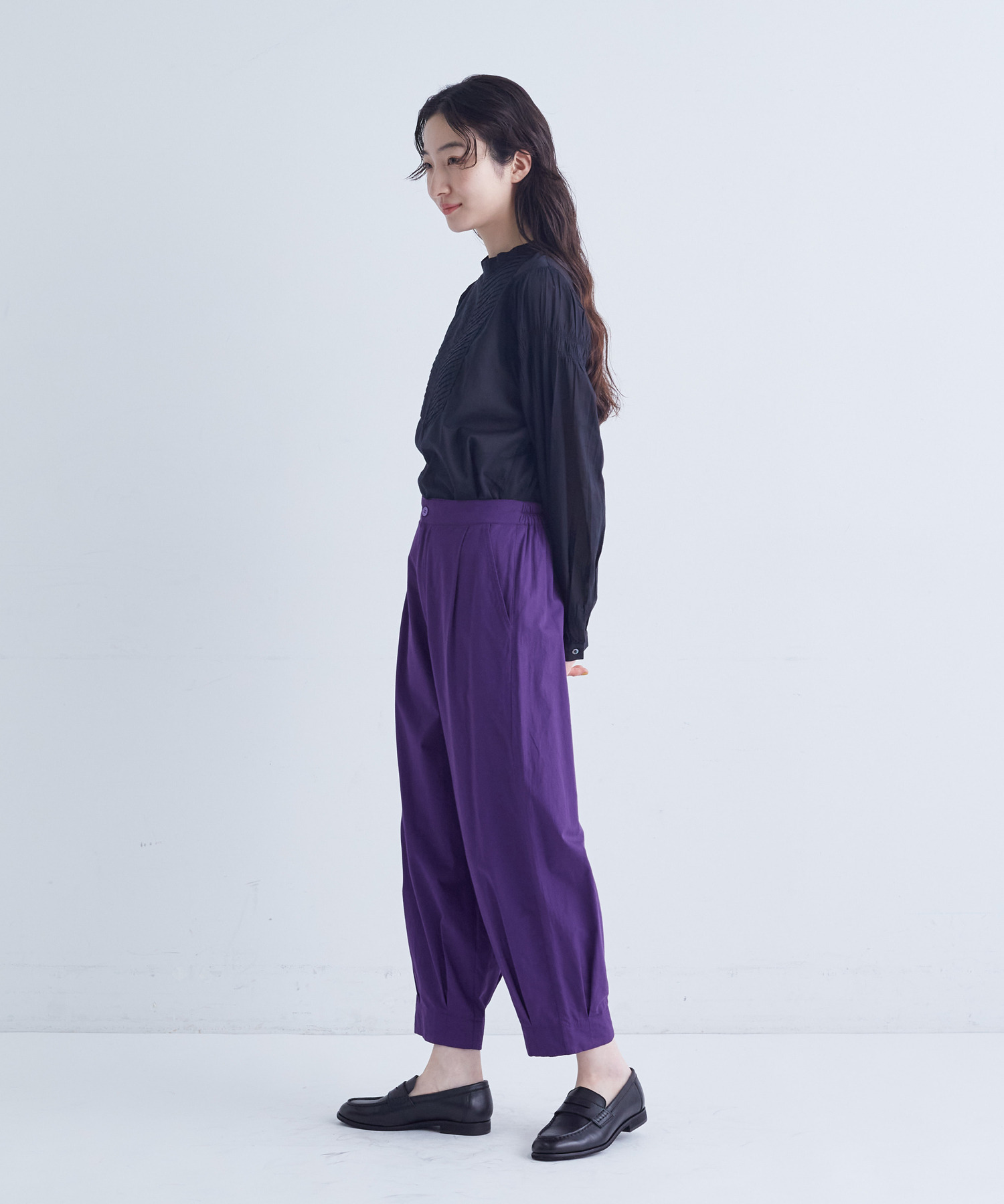 【congés payés】裾タックイージーパンツ 詳細画像 チャコールグレー 4