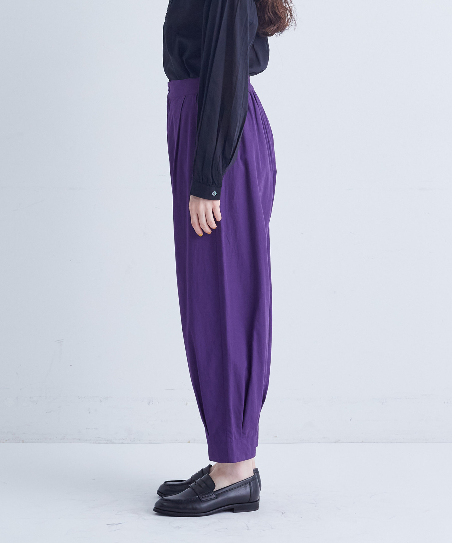 【congés payés】裾タックイージーパンツ 詳細画像 チャコールグレー 7