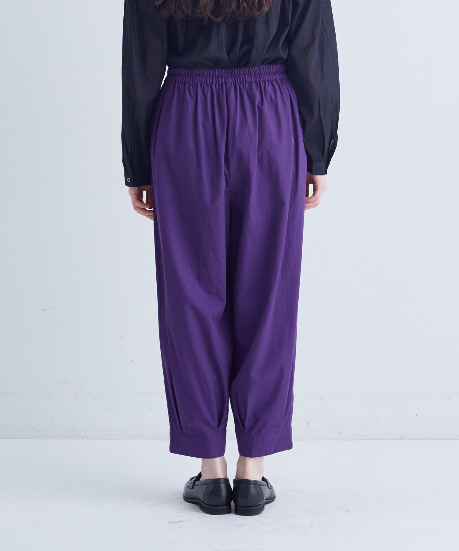 【congés payés】裾タックイージーパンツ 詳細画像 チャコールグレー 8