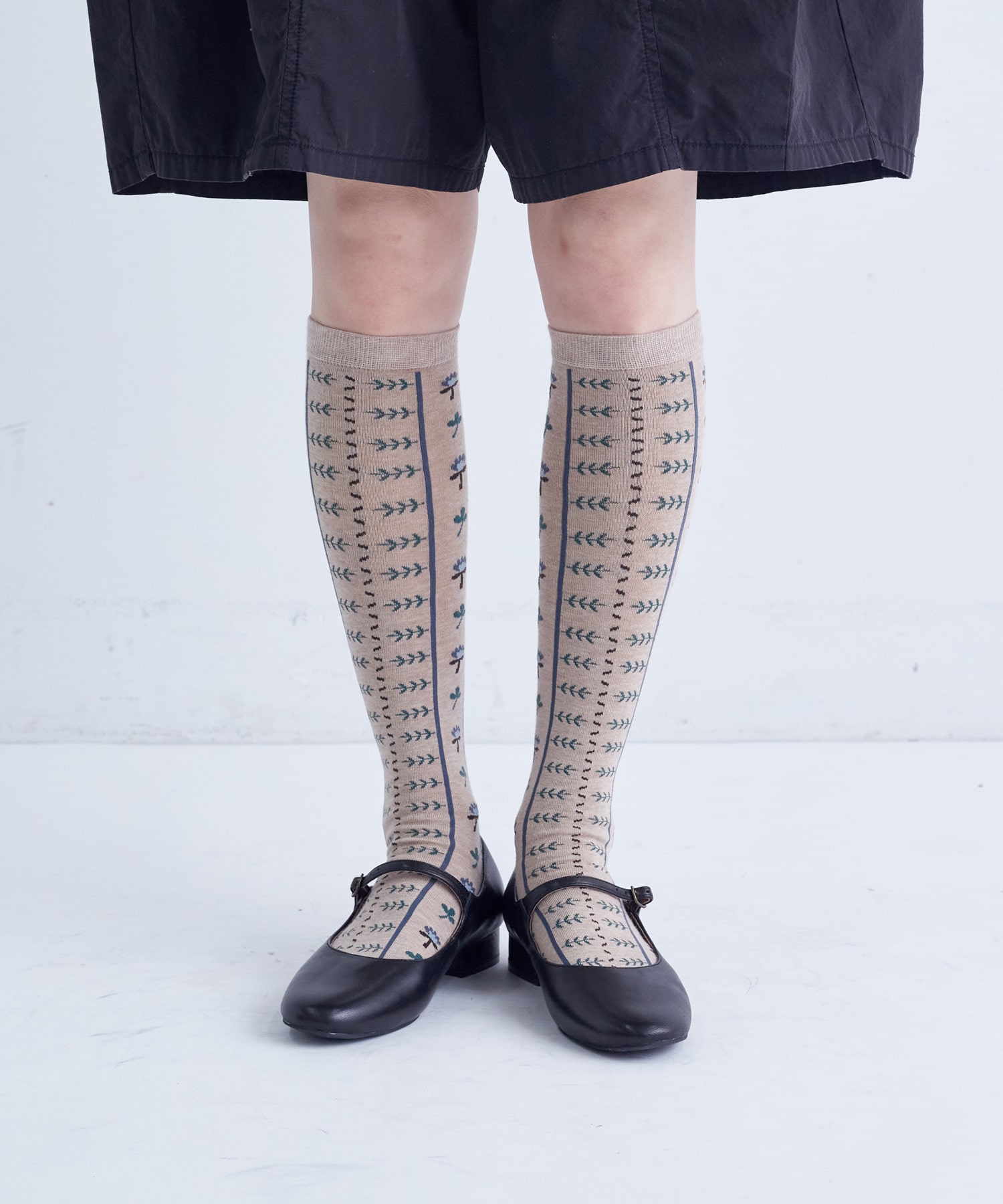 【congés payés】｜2BUY10%OFF・3BUY20%OFF｜ボタニカル柄ハイソックス 詳細画像 ブラウン系その他 1