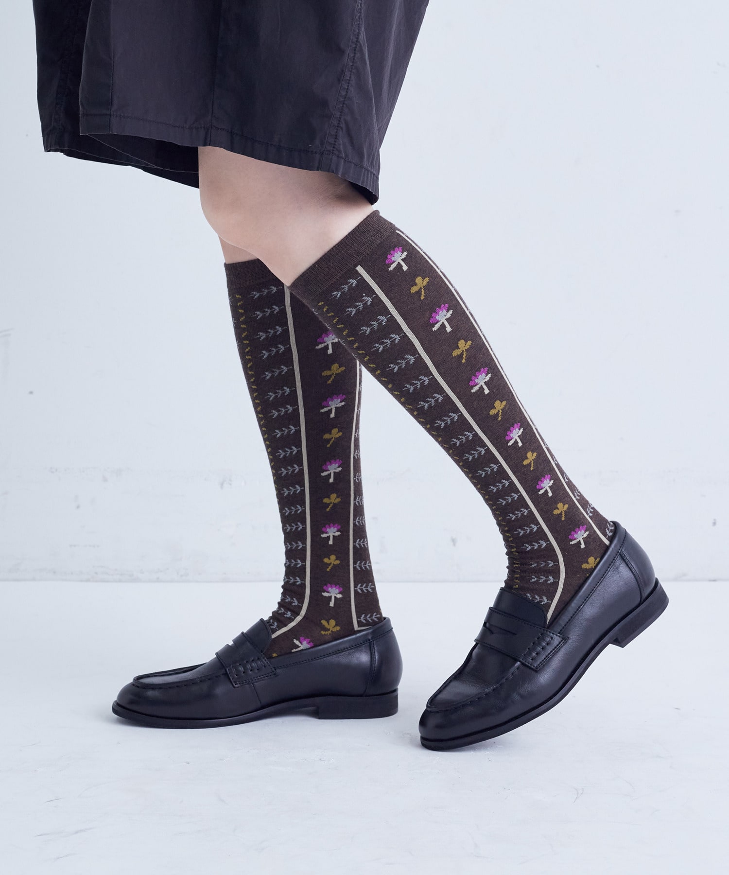 【congés payés】｜2BUY10%OFF・3BUY20%OFF｜ボタニカル柄ハイソックス 詳細画像 ブラウン系その他 4