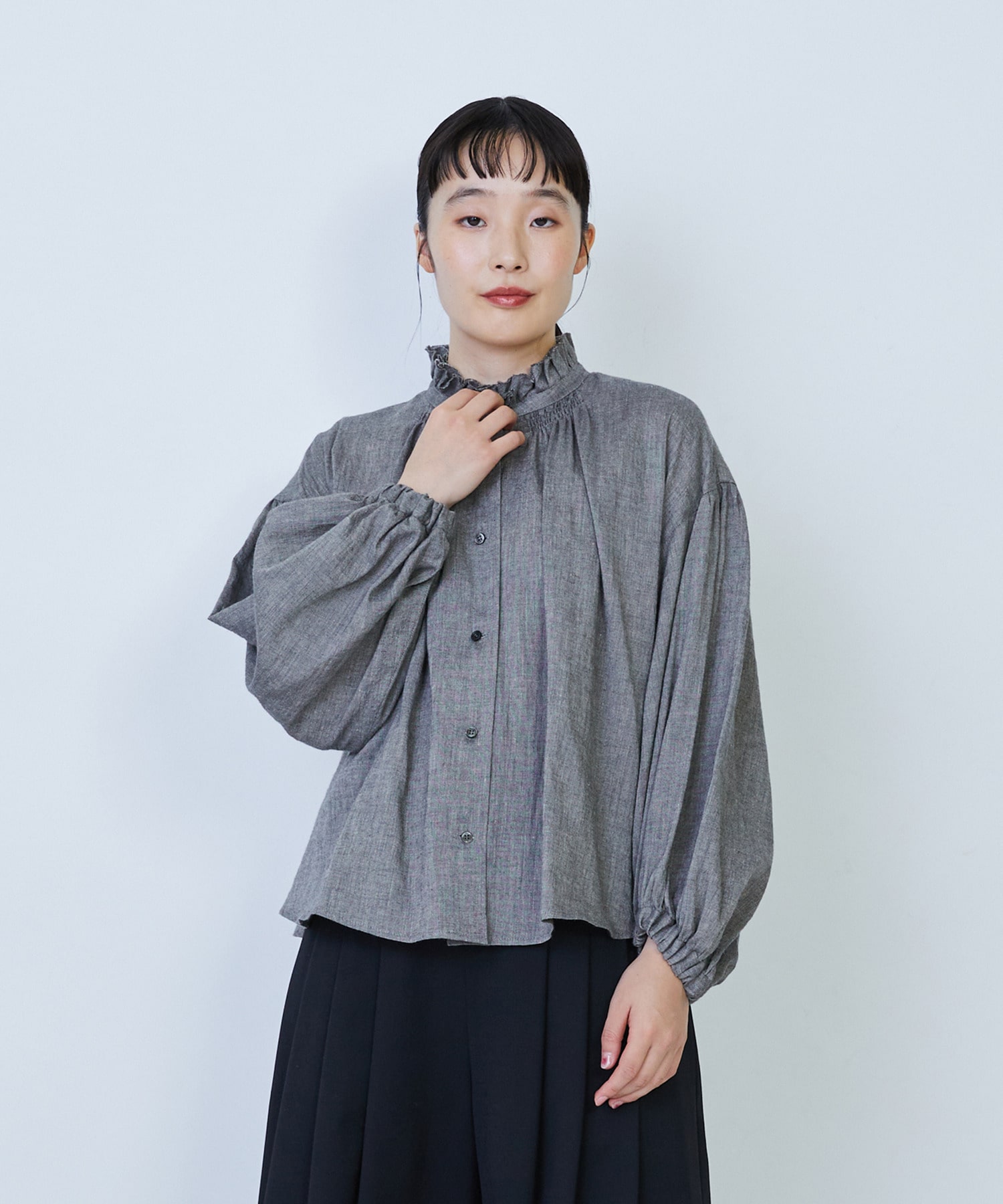 【LOISIR】リネンコットンヤクローンフリルカラーブラウス 詳細画像 グレー 1