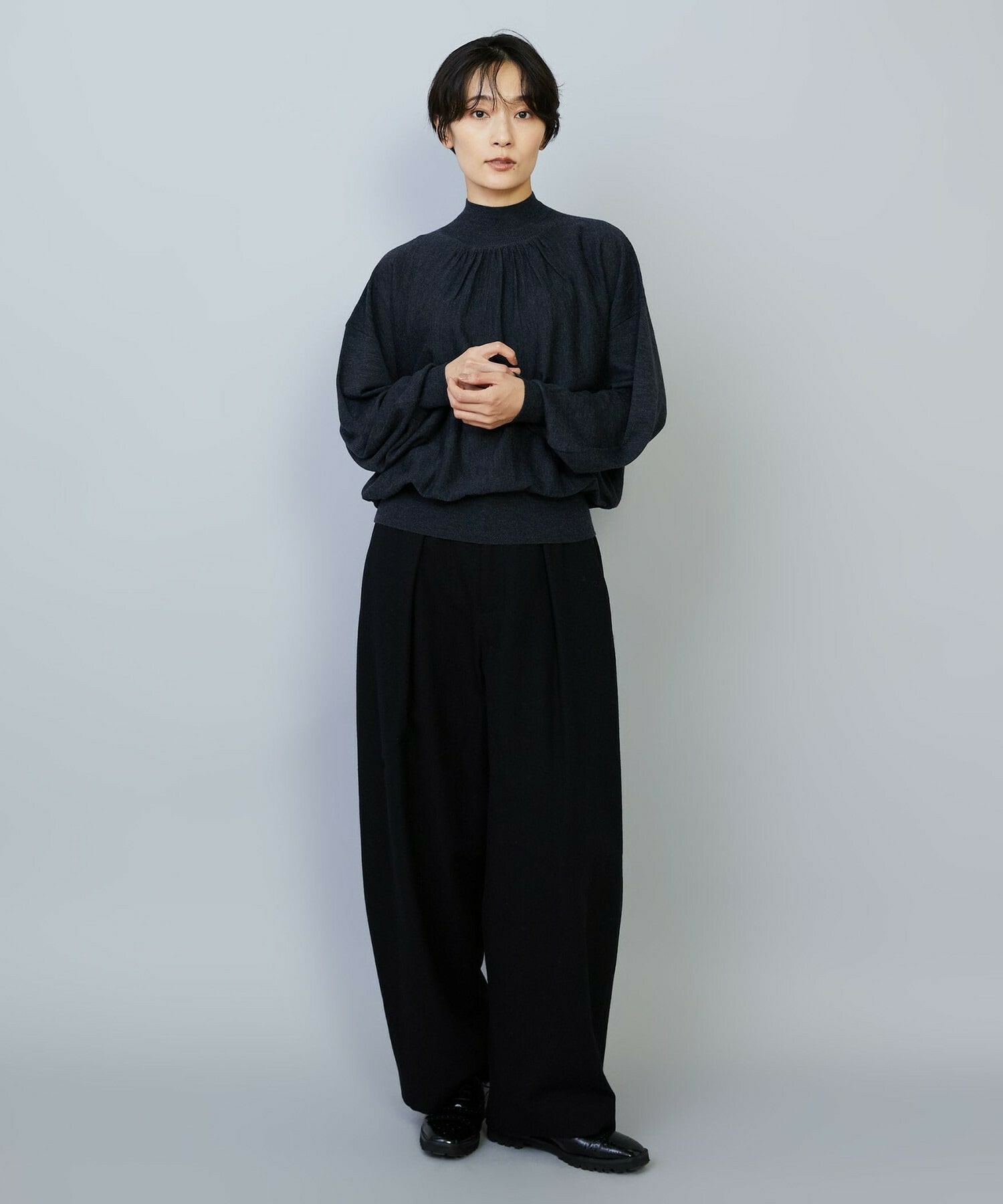 【MOGA】TOPAZギャザーパフスリーブニット 詳細画像 チャコールグレー 1