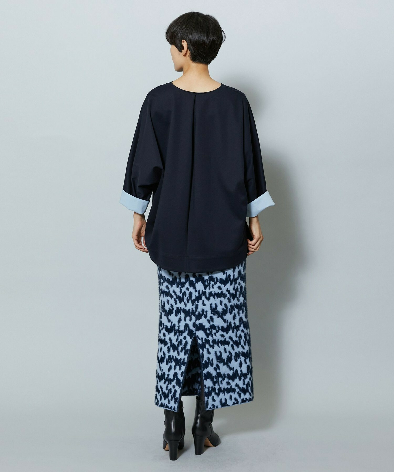 TAツイルVネックドルマンスリーブトップス｜BIGI online store