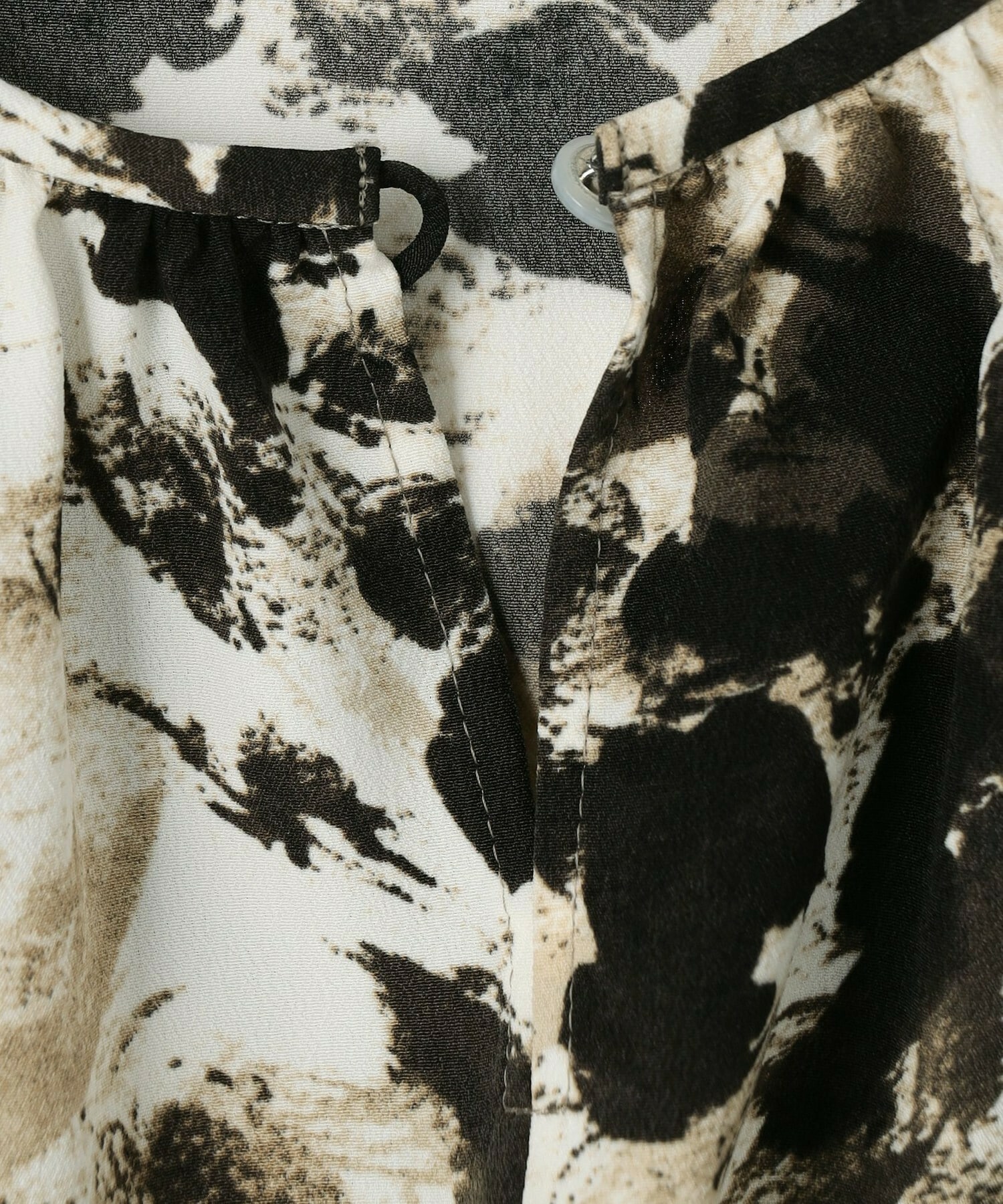 【wb】wb アブストラクトライクプリントブラウス 詳細画像 ベージュ 23