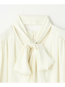 【wb】wb バックサテンジョーゼットVネックブラウス 詳細画像 オフホワイト 25