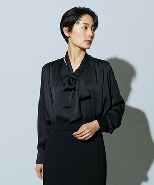 【wb】wb バックサテンジョーゼットVネックブラウス 詳細画像 ブラック 1