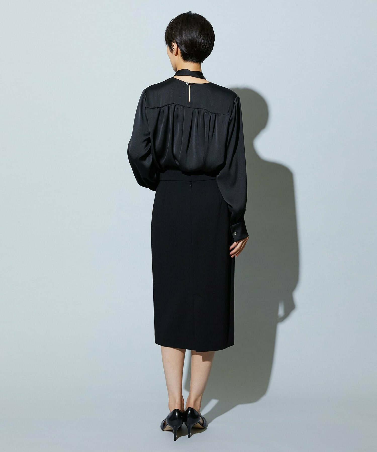 【wb】wb バックサテンジョーゼットVネックブラウス 詳細画像 オフホワイト 14