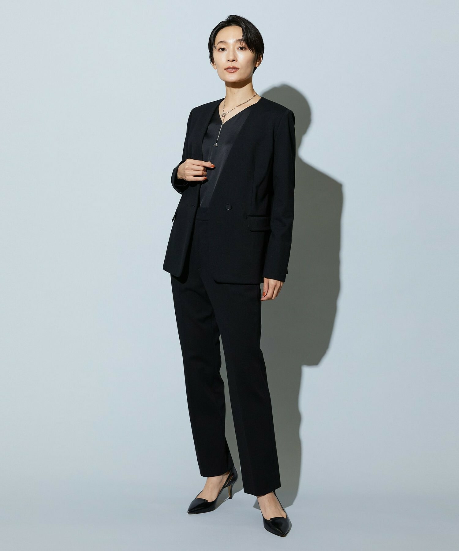 【wb】wb バックサテンジョーゼットVネックブラウス 詳細画像 オフホワイト 17