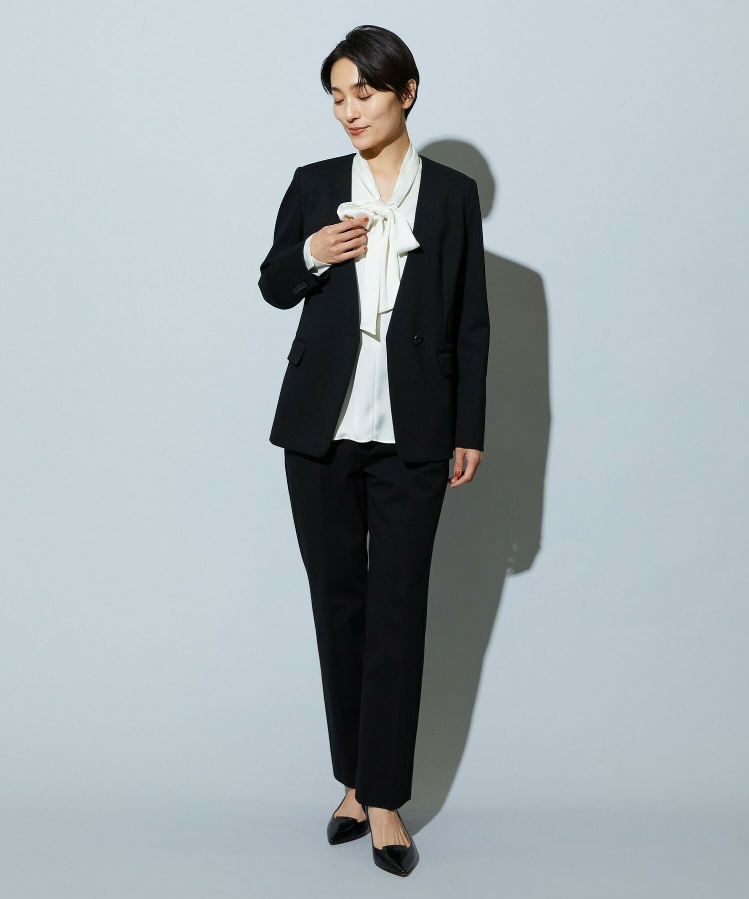 【wb】wb バックサテンジョーゼットVネックブラウス 詳細画像 オフホワイト 2